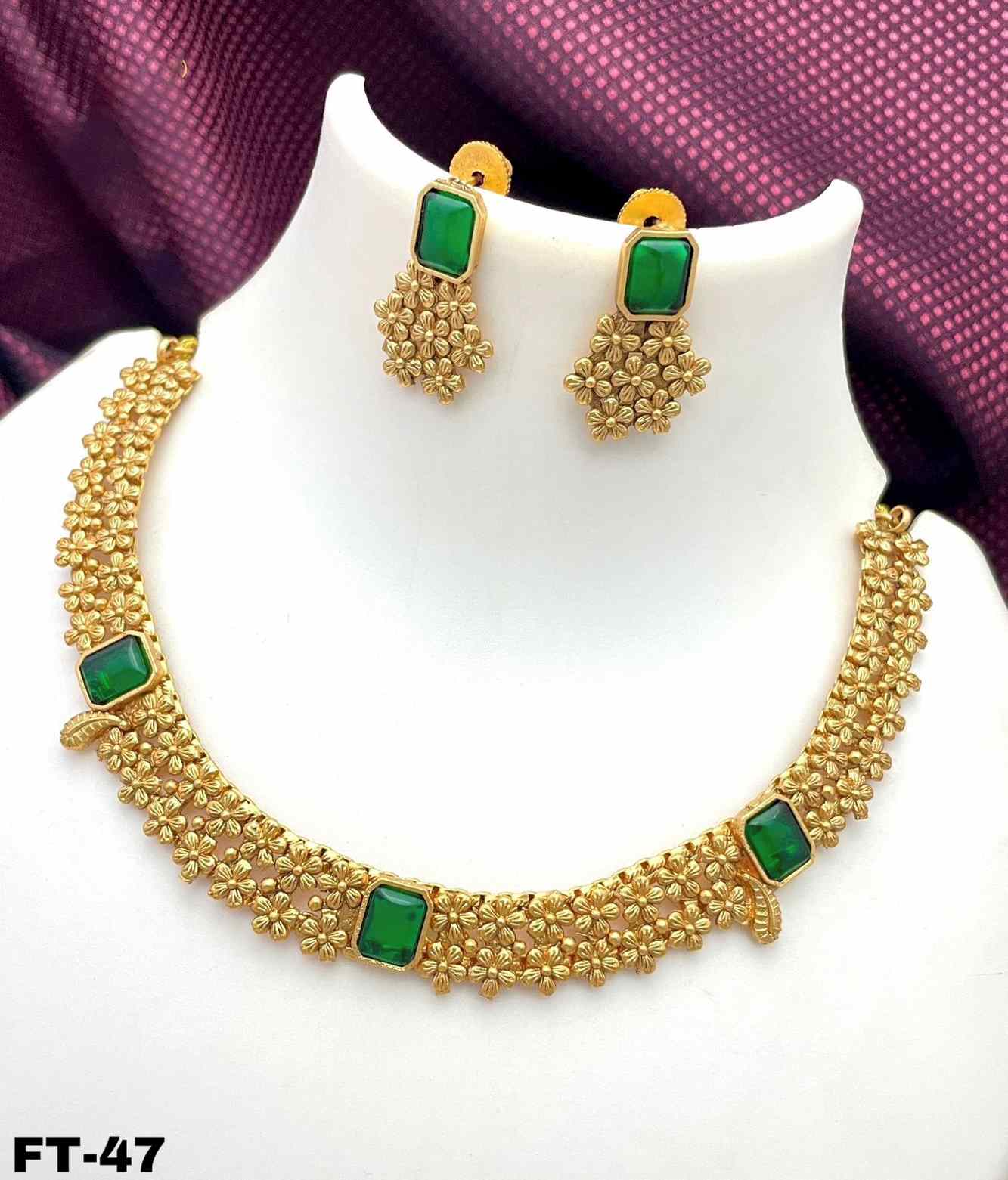 EXQUISITE MATT FINISH KEMPU JEWELRY SET WITH EARRINGS