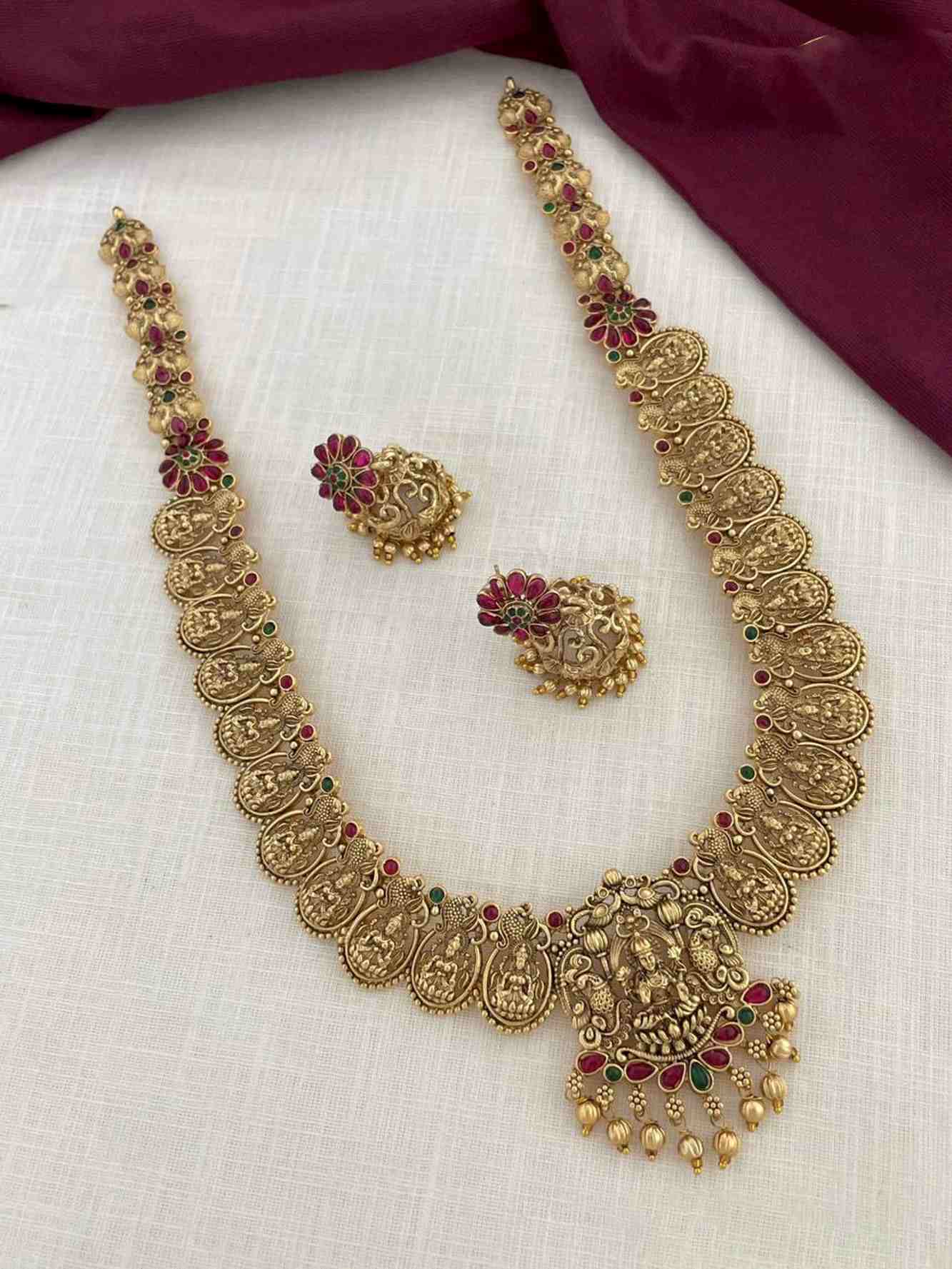 Gold Temple Jewelry Set Antique Necklace Set With Earrings & Contrast Pearl