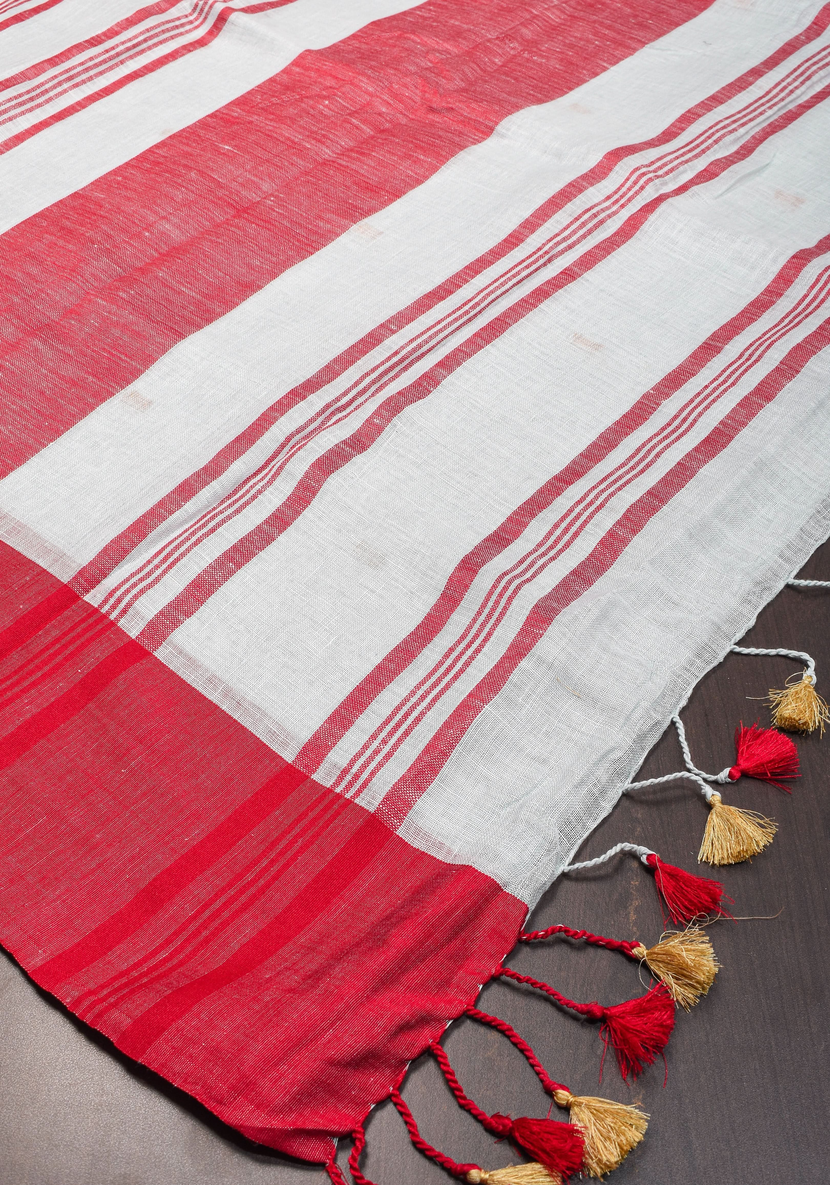 Off White and Red Linen by Linen Saree with thread Buttas | Shobitam