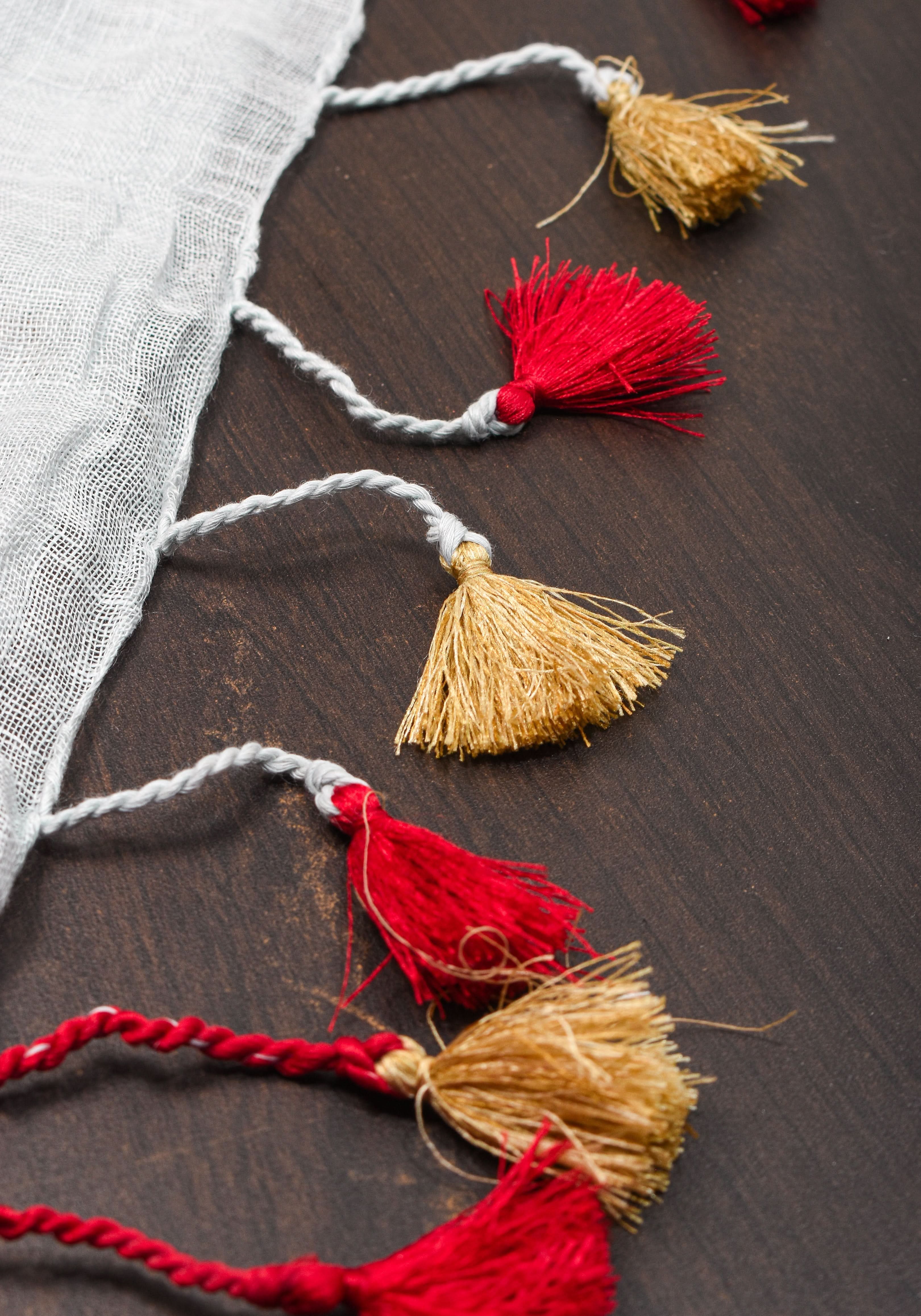 Off White and Red Linen by Linen Saree with thread Buttas | Shobitam
