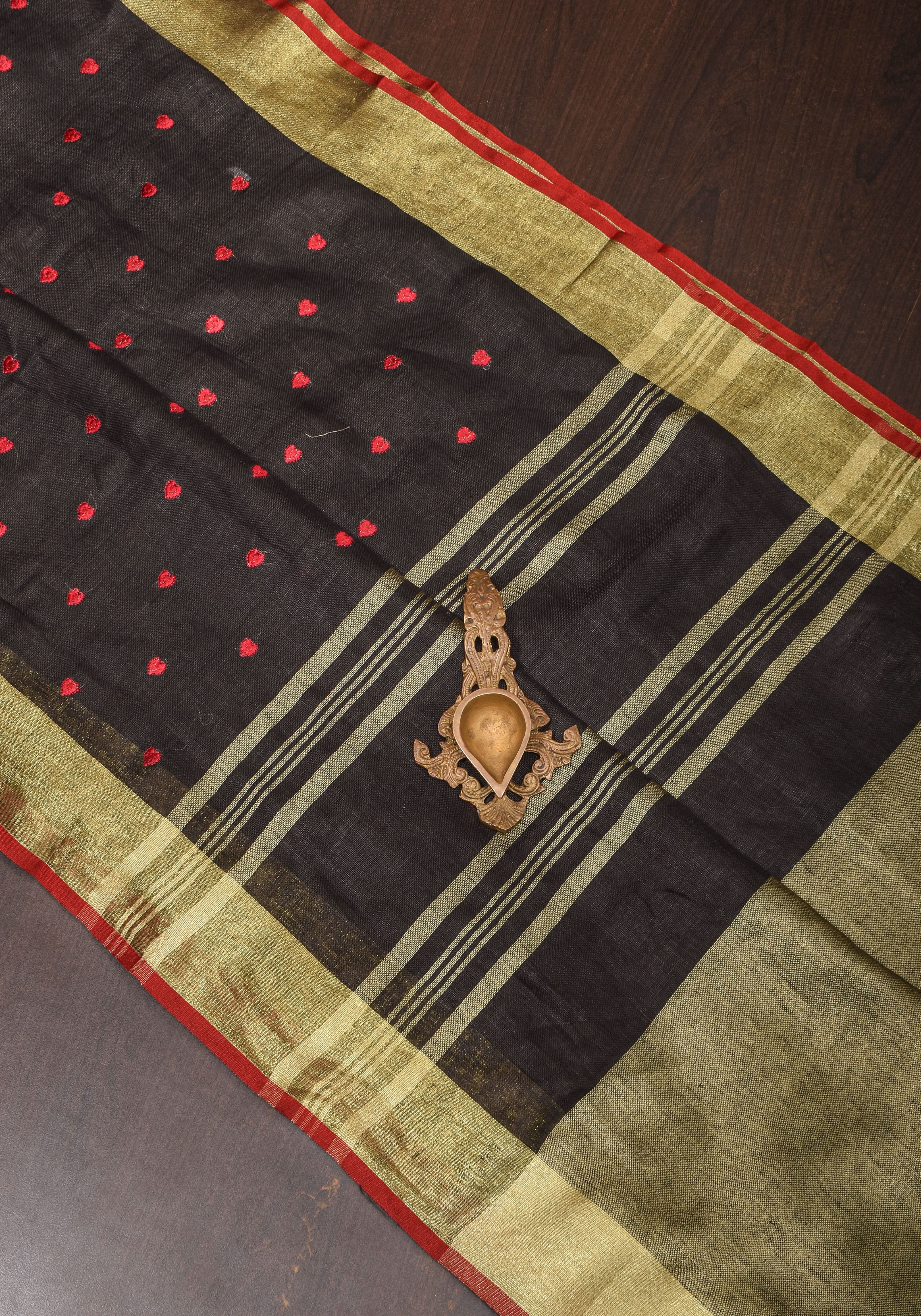 Shobitam Exclusive Celebrity Loving Hearts Embroidered Black Pure Linen Saree