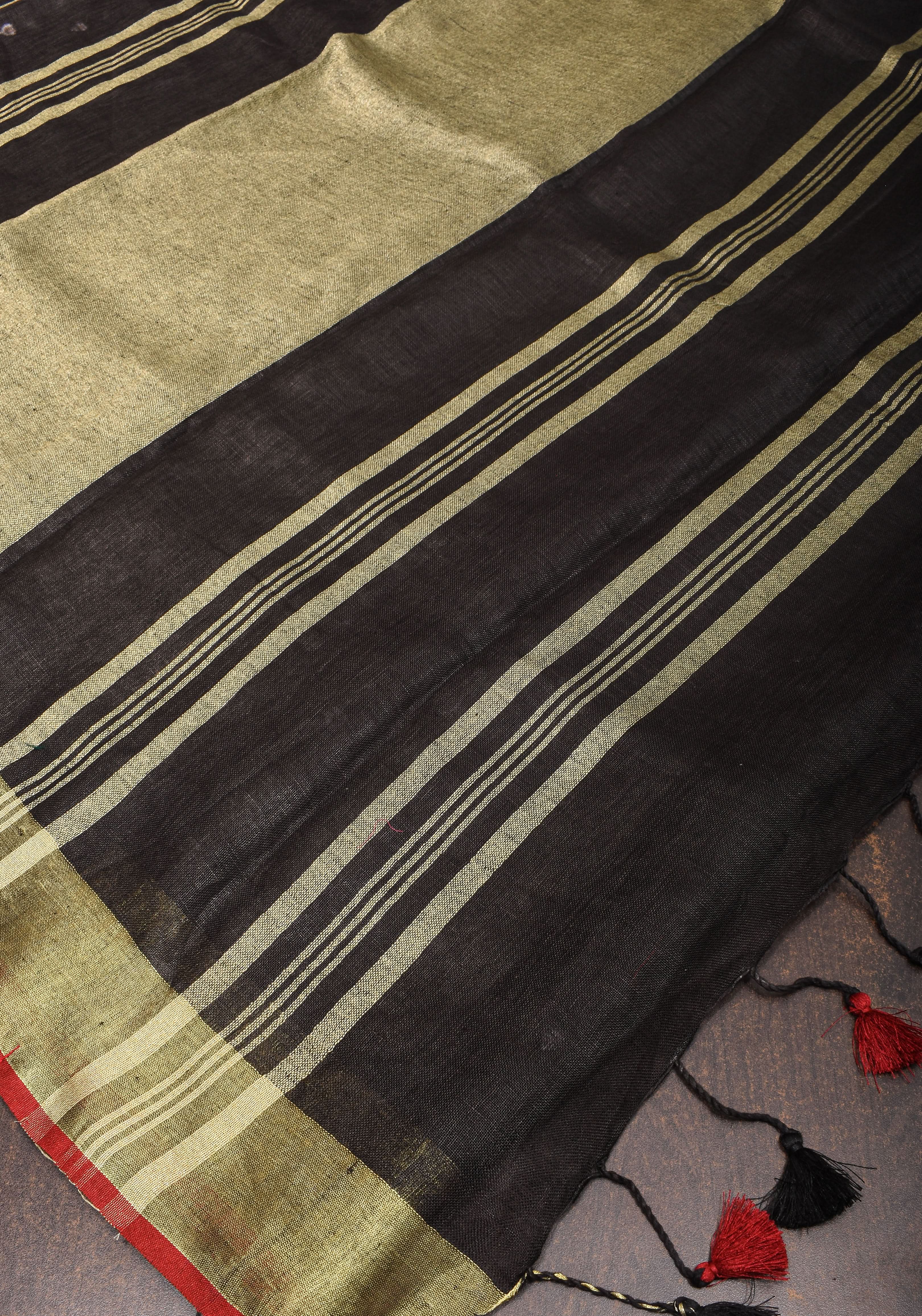Shobitam Exclusive Celebrity Loving Hearts Embroidered Black Pure Linen Saree