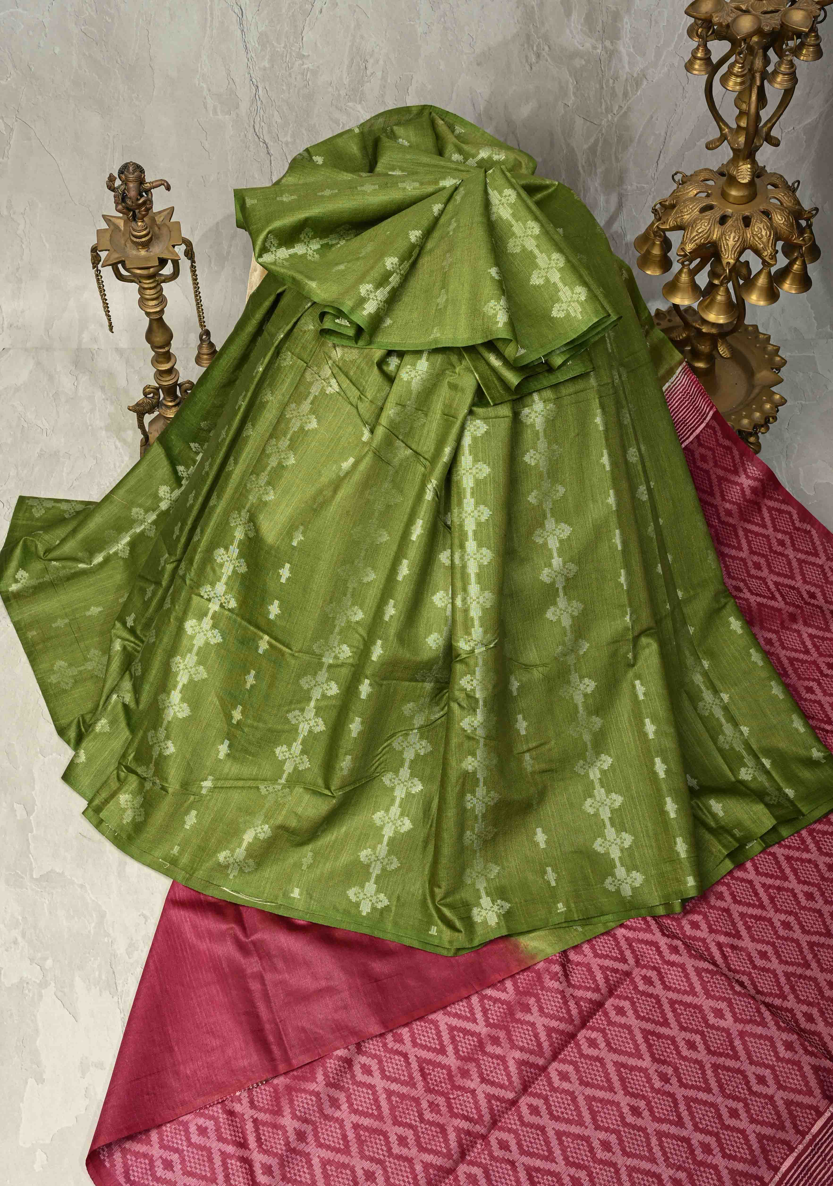 Sap Green Borderless Semi Tussar Saree with Thread Stripes-Buttas and Contrast Pallu | Shobitam
