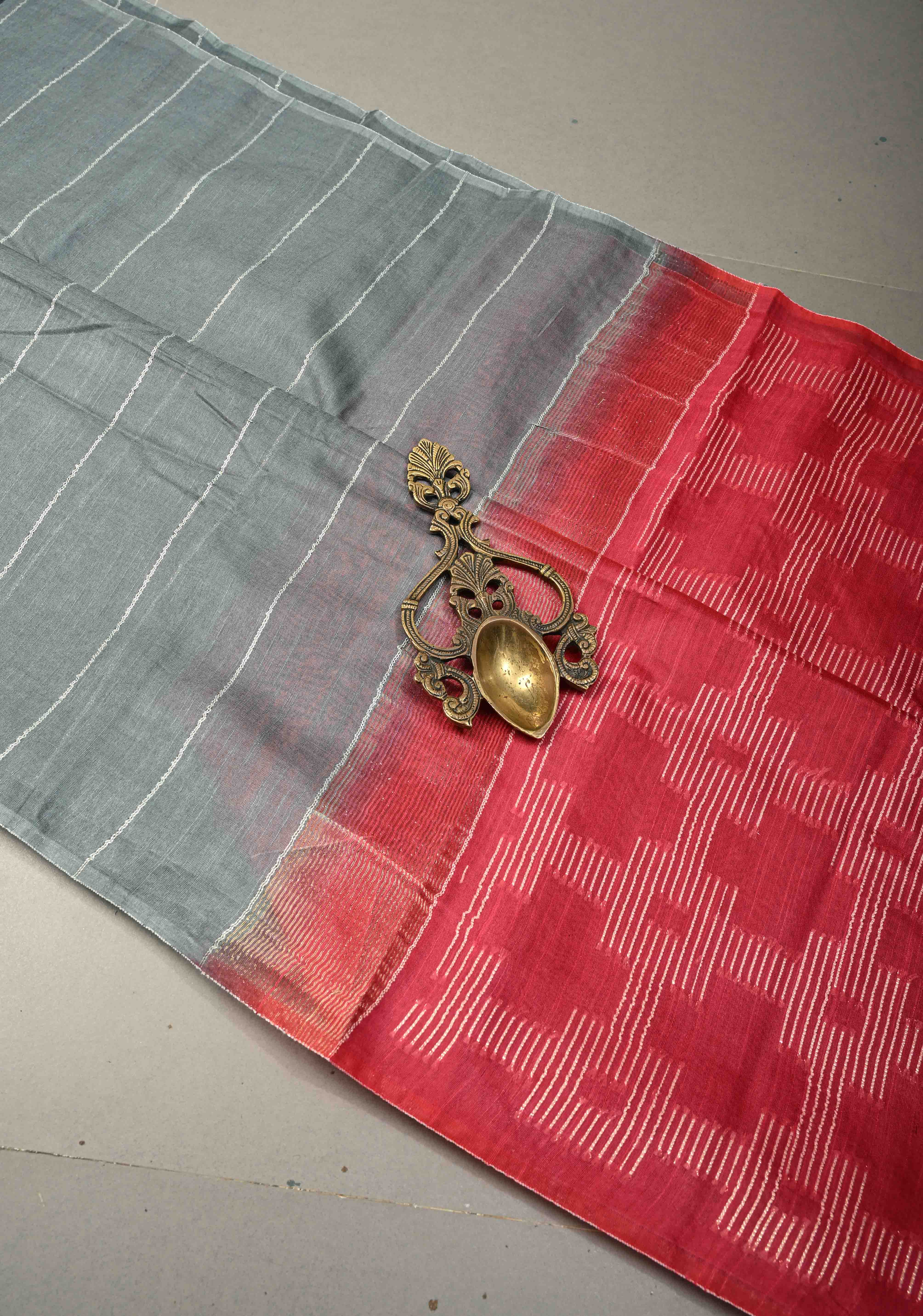 Gray Borderless Semi Tussar Saree with Thread Horizontal Stripes and Contrast Pallu | Shobitam