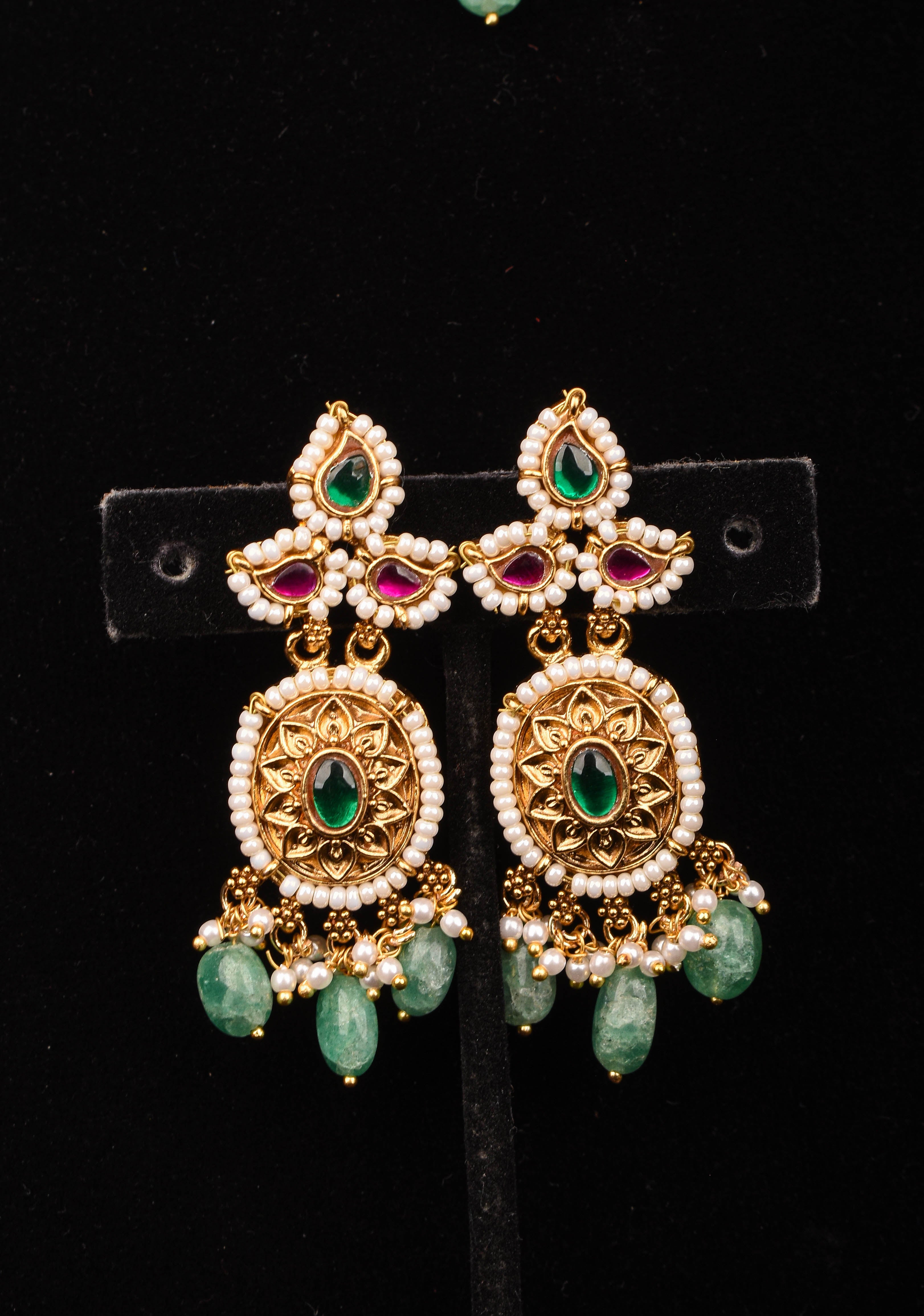Antique Jadu Choker Set With Green Carved Stone  | Shobitam Jewelry