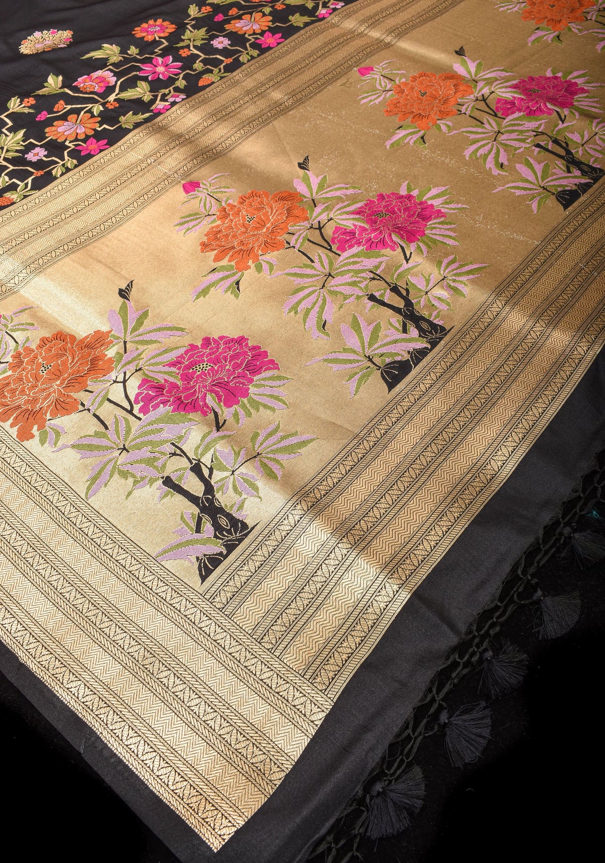 Black tone Exquisite Meenakari Zari Buttas Semi Silk Saree with Skirt zari border and pallu