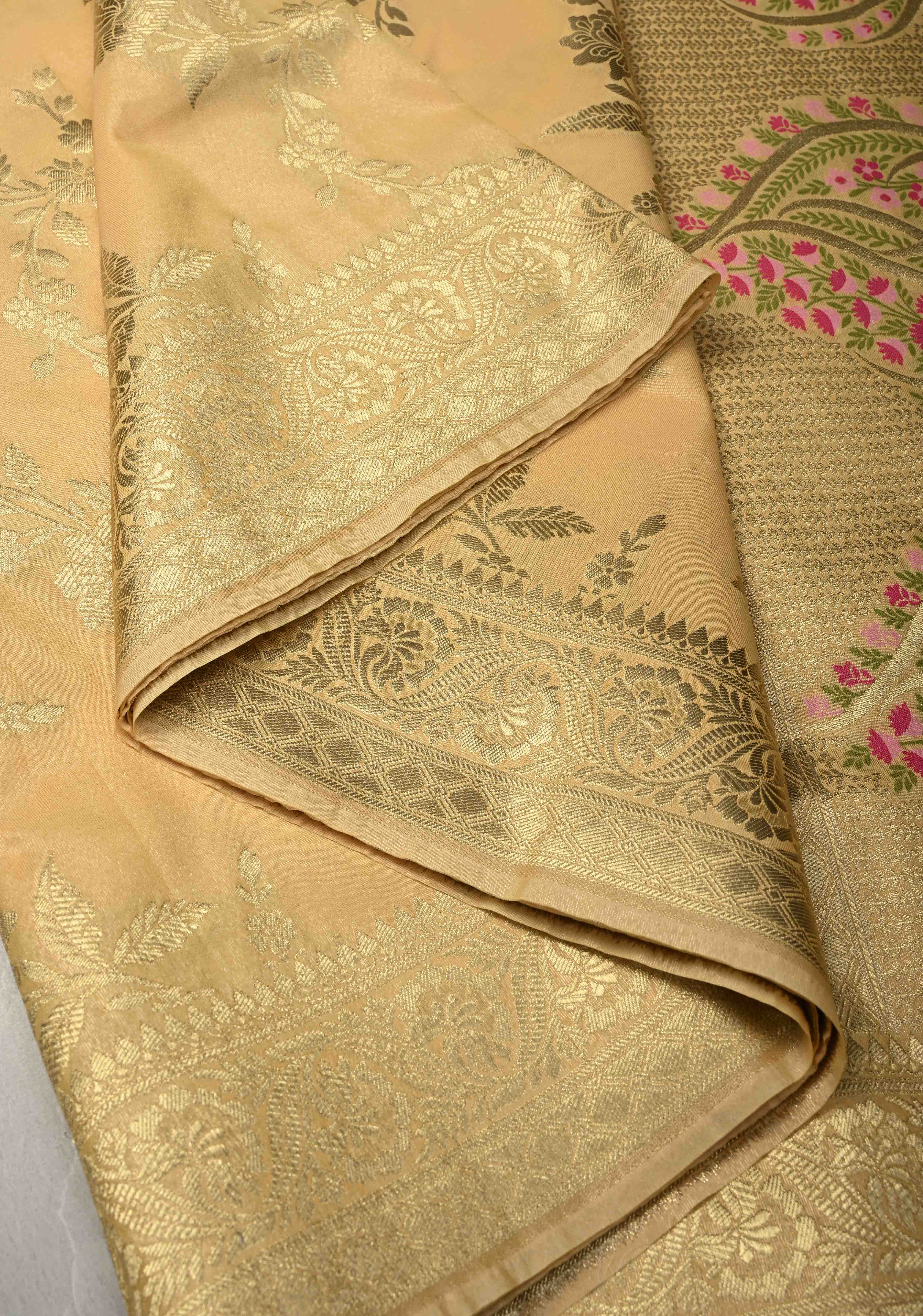Light Gold Tissue Semi Silk Saree with Leheria Zari Floral Vine Pattern and Zari Border | Shobitam