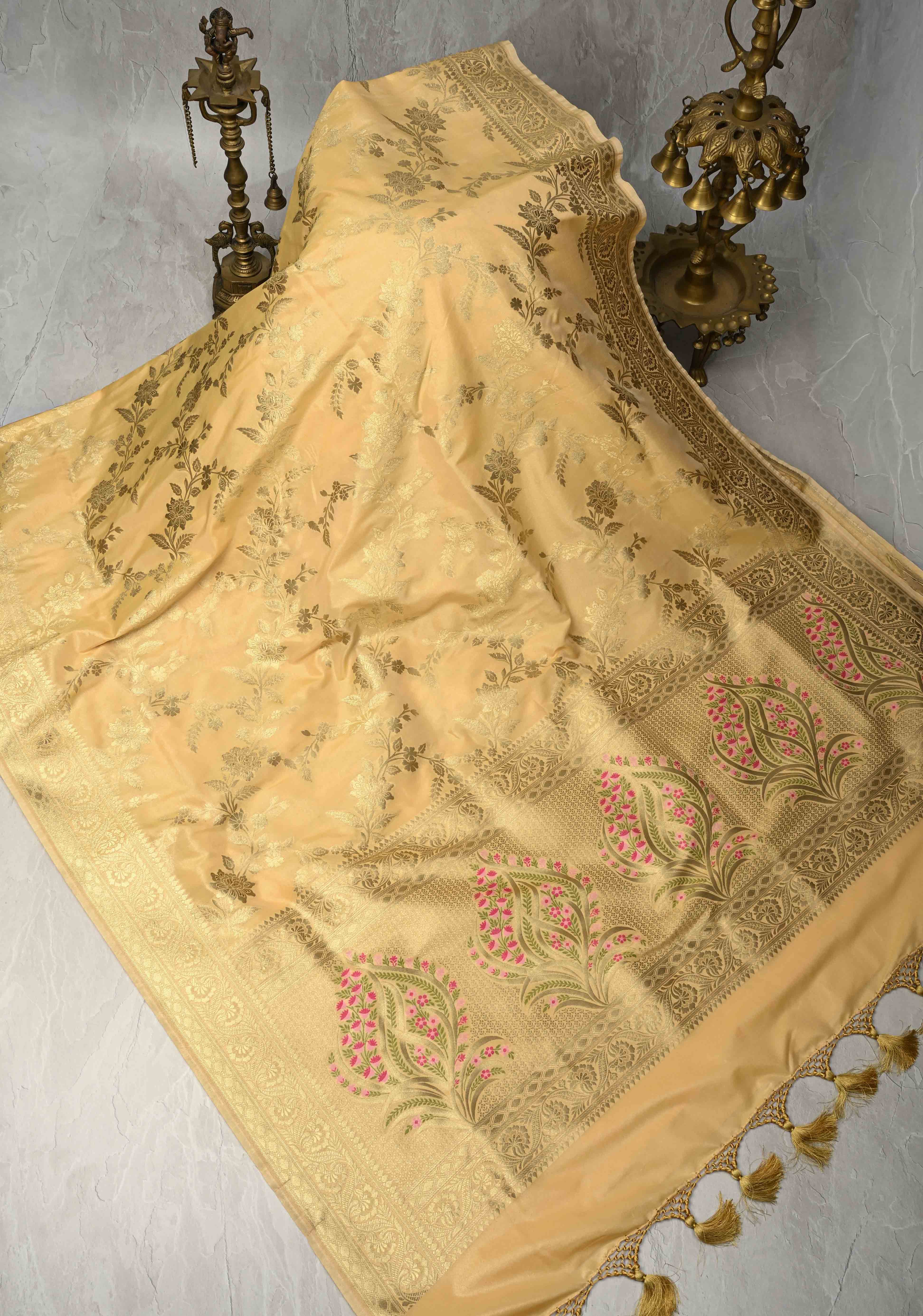 Light Gold Tissue Semi Silk Saree with Leheria Zari Floral Vine Pattern and Zari Border | Shobitam