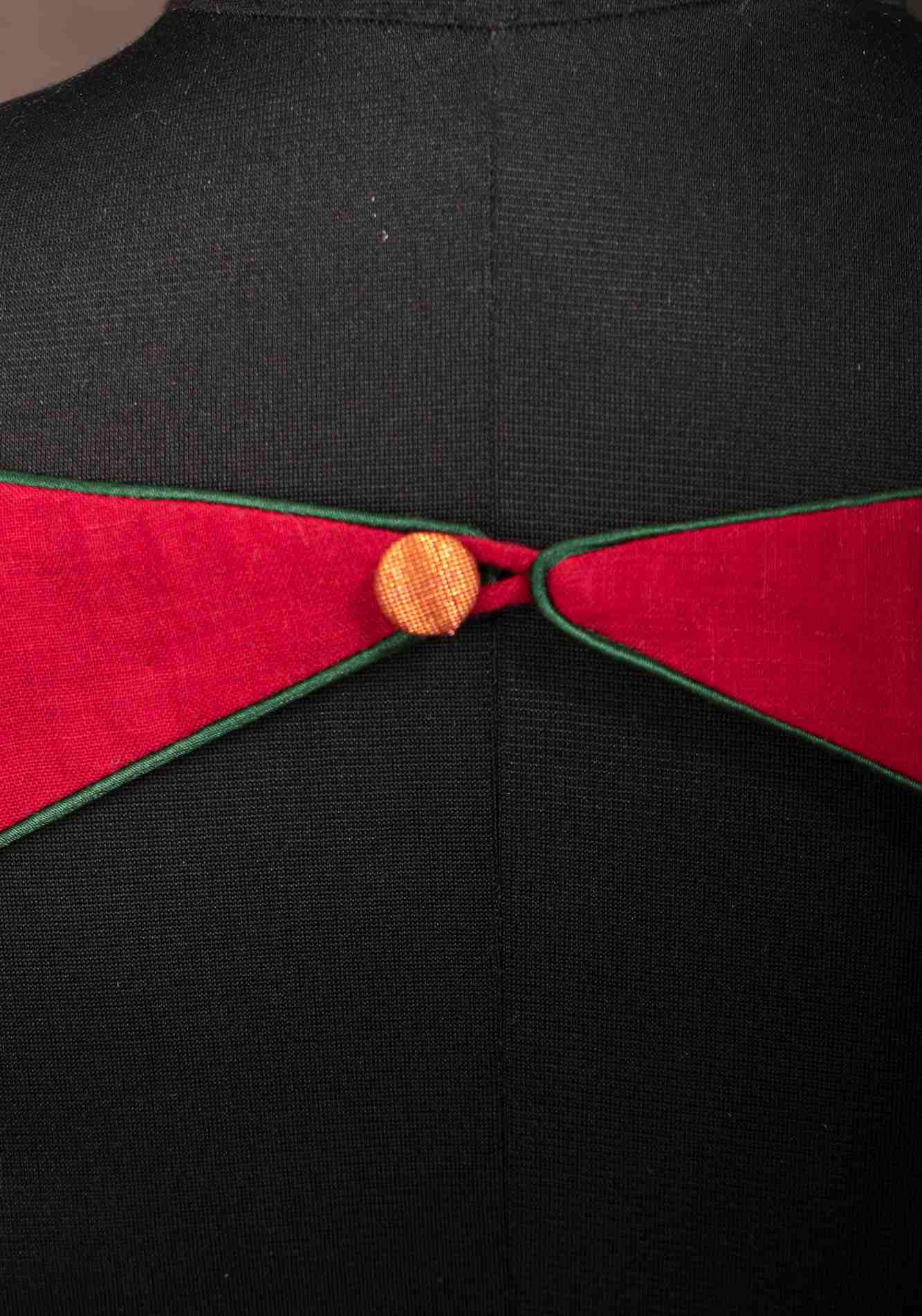 Maroon Narayanpet cotton boatneck blouse with oval cutout and tieback design