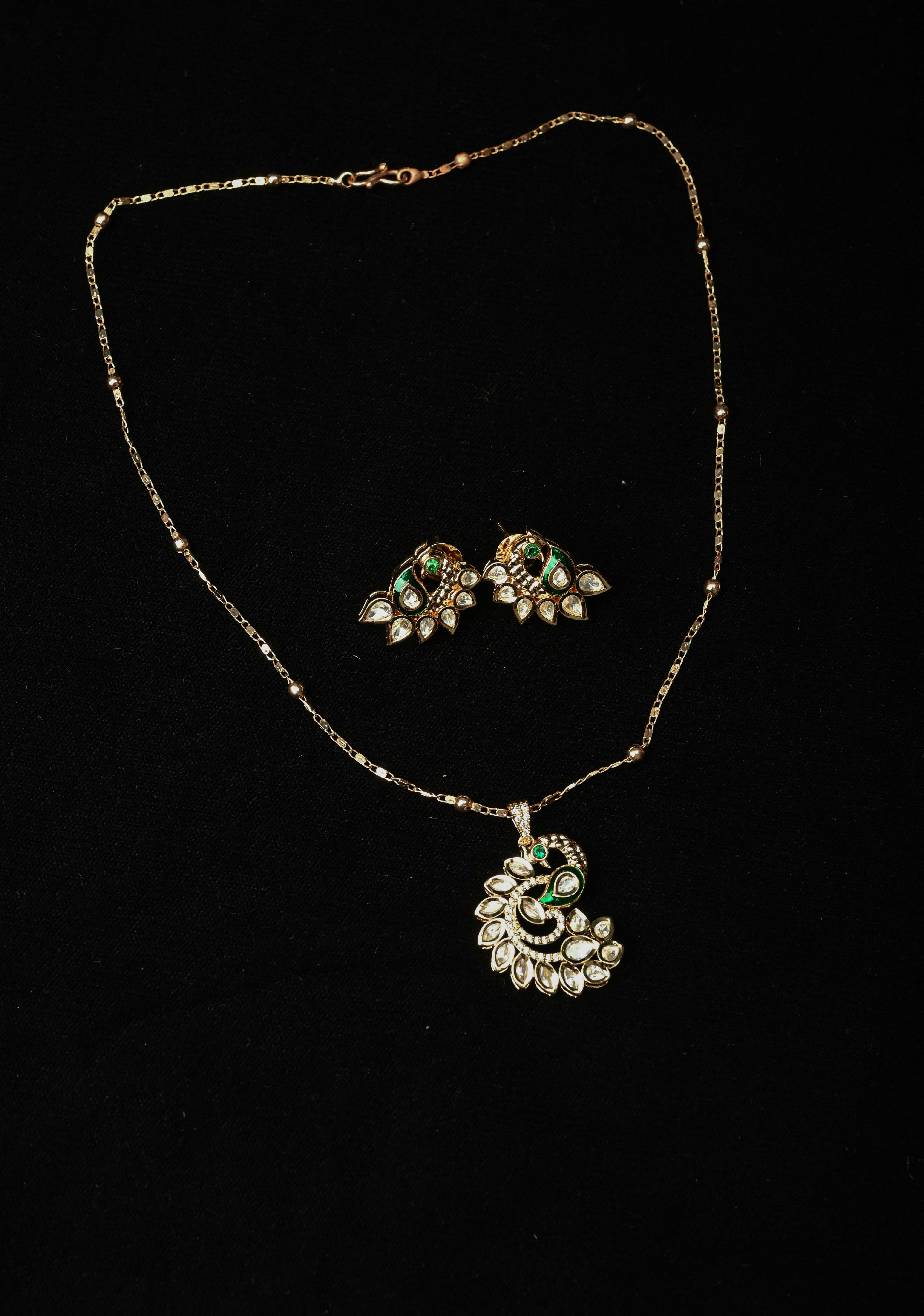 Regal Mor Pendant Set | Shobitam