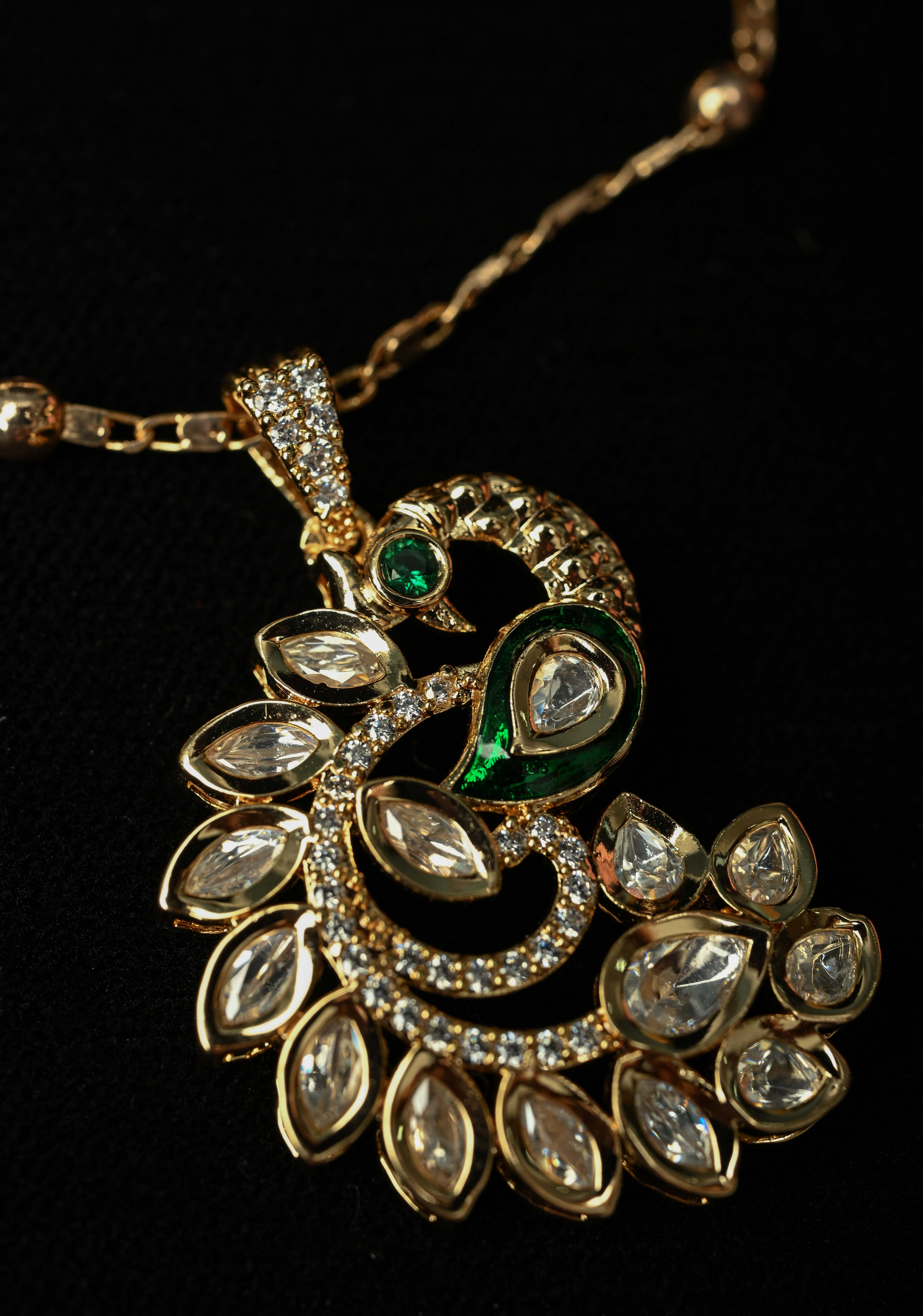 Regal Mor Pendant Set | Shobitam
