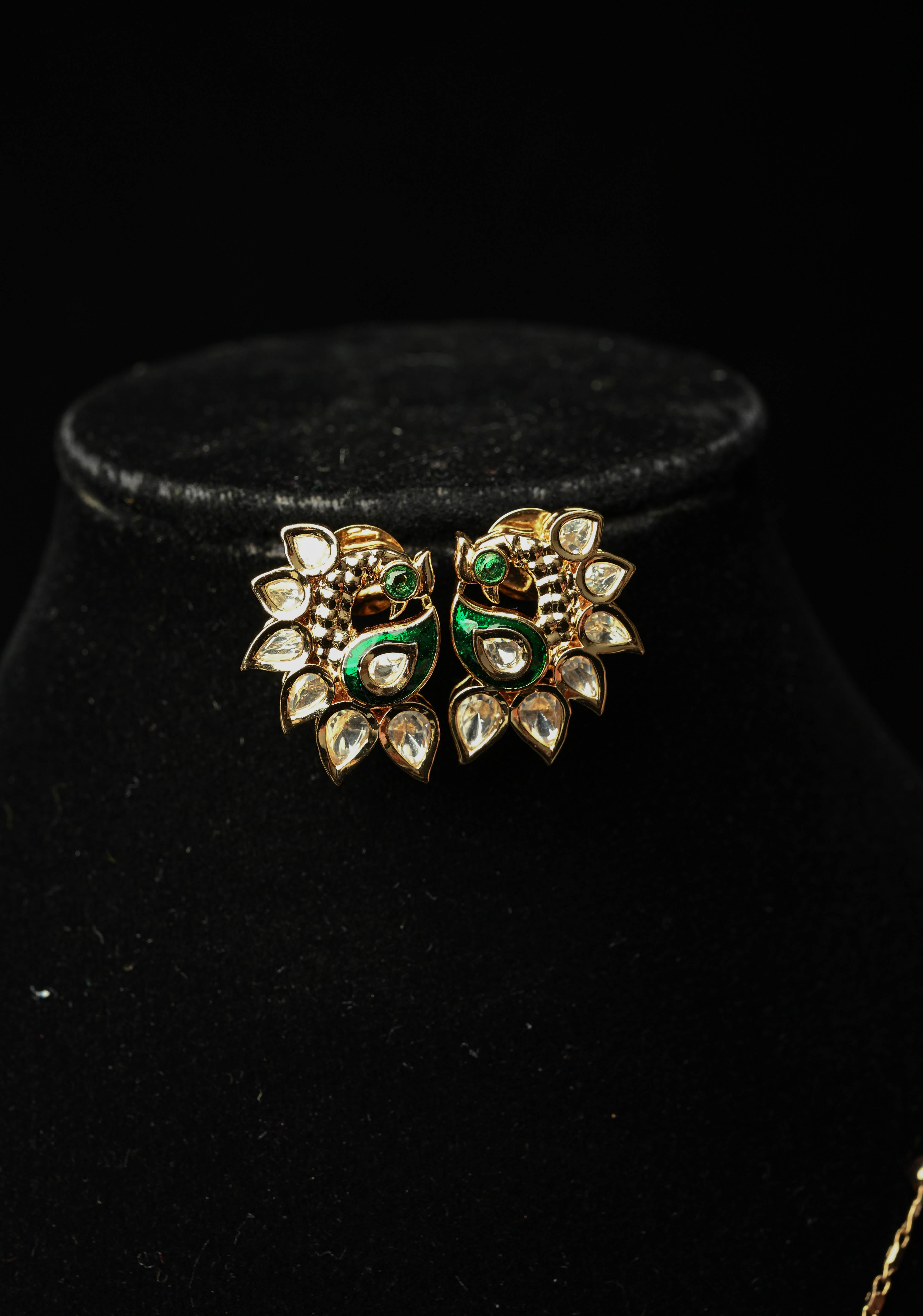 Regal Mor Pendant Set | Shobitam