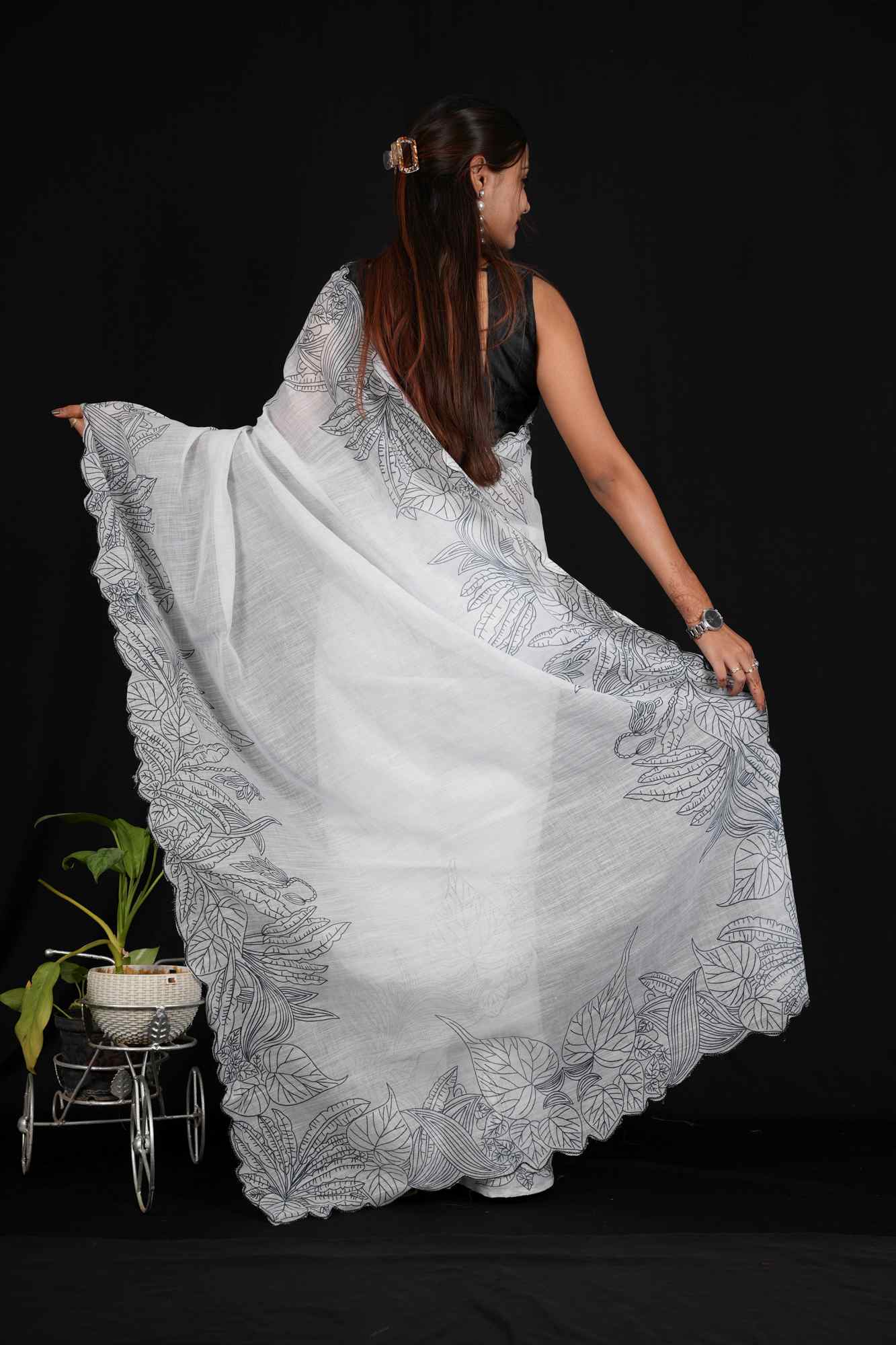 Elegant White Plain linen with Digital Floral Print & Cut Work Border Wrap in 1 Minute Saree