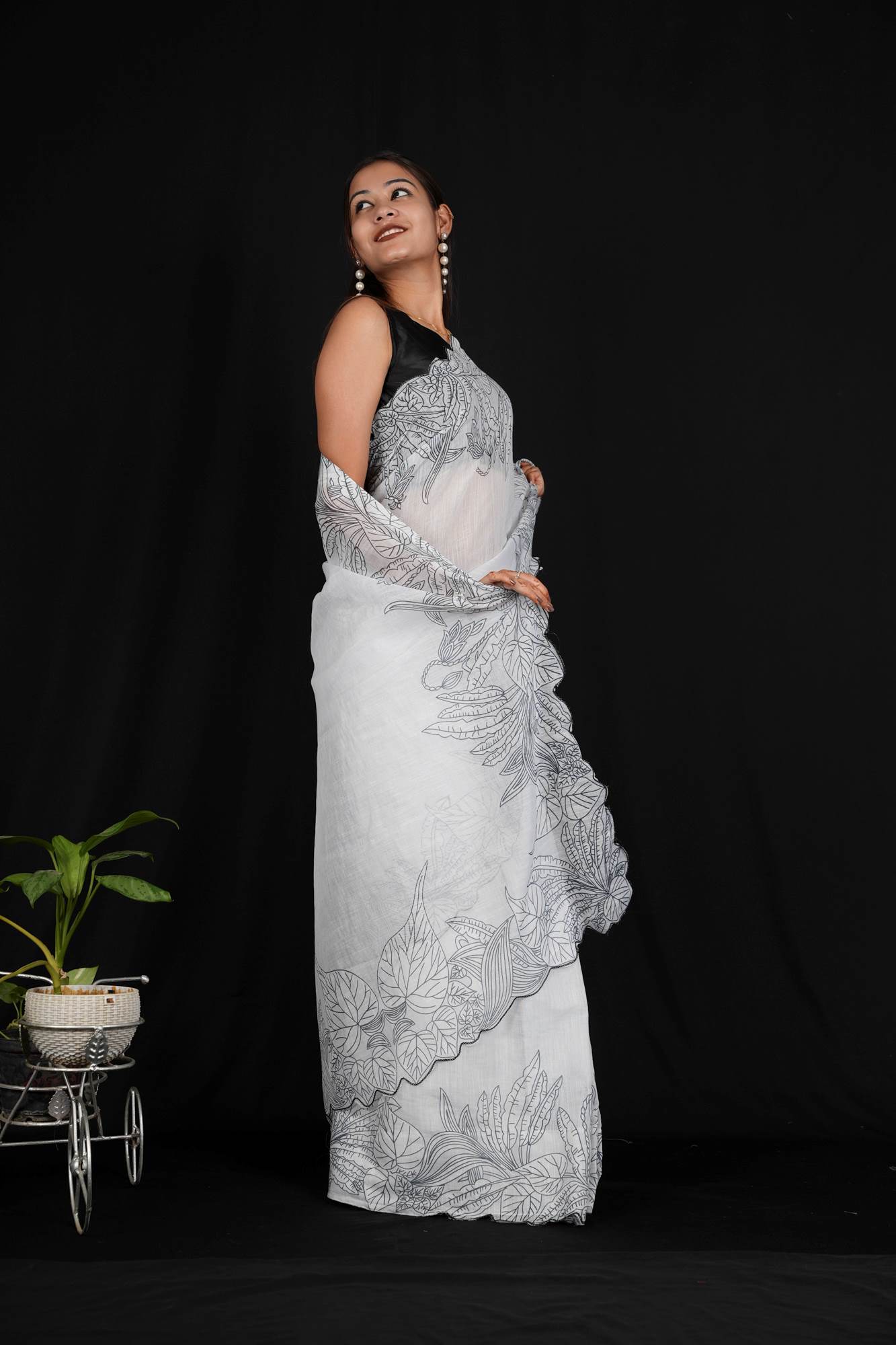 Elegant White Plain linen with Digital Floral Print & Cut Work Border Wrap in 1 Minute Saree