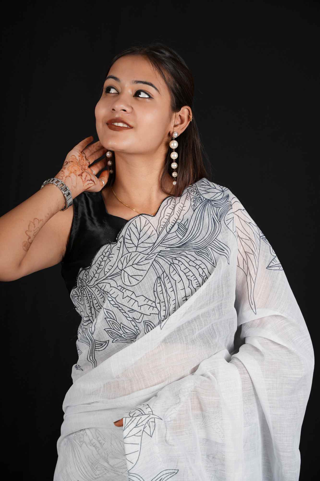 Elegant White Plain linen with Digital Floral Print & Cut Work Border Wrap in 1 Minute Saree