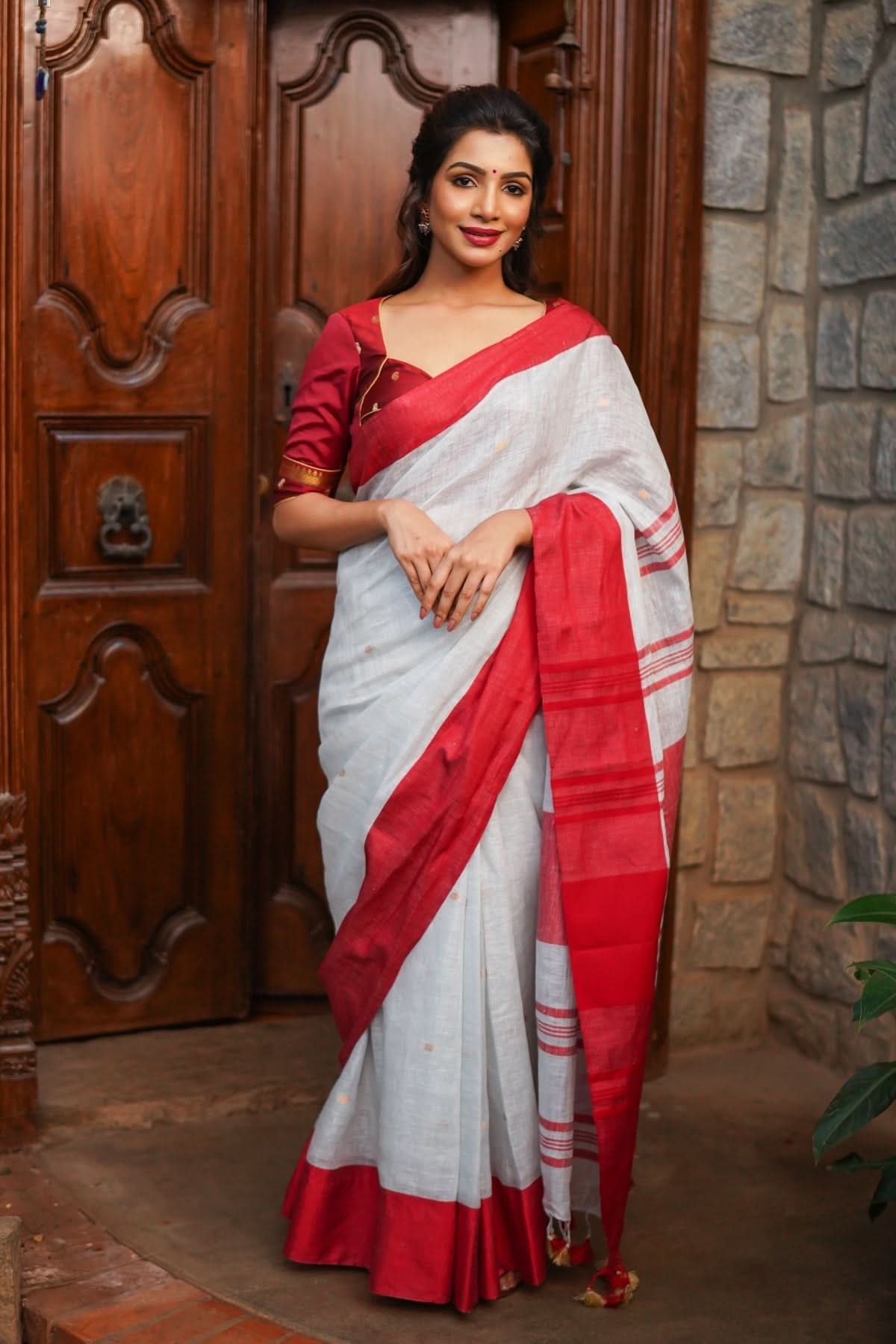 Off White and Red Linen by Linen Saree with thread Buttas | Shobitam
