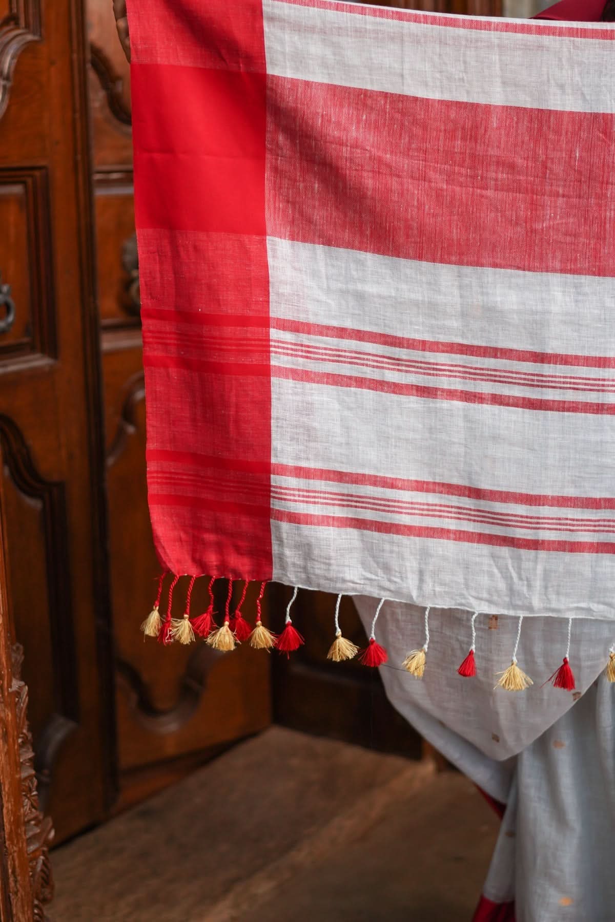 Off White and Red Linen by Linen Saree with thread Buttas | Shobitam