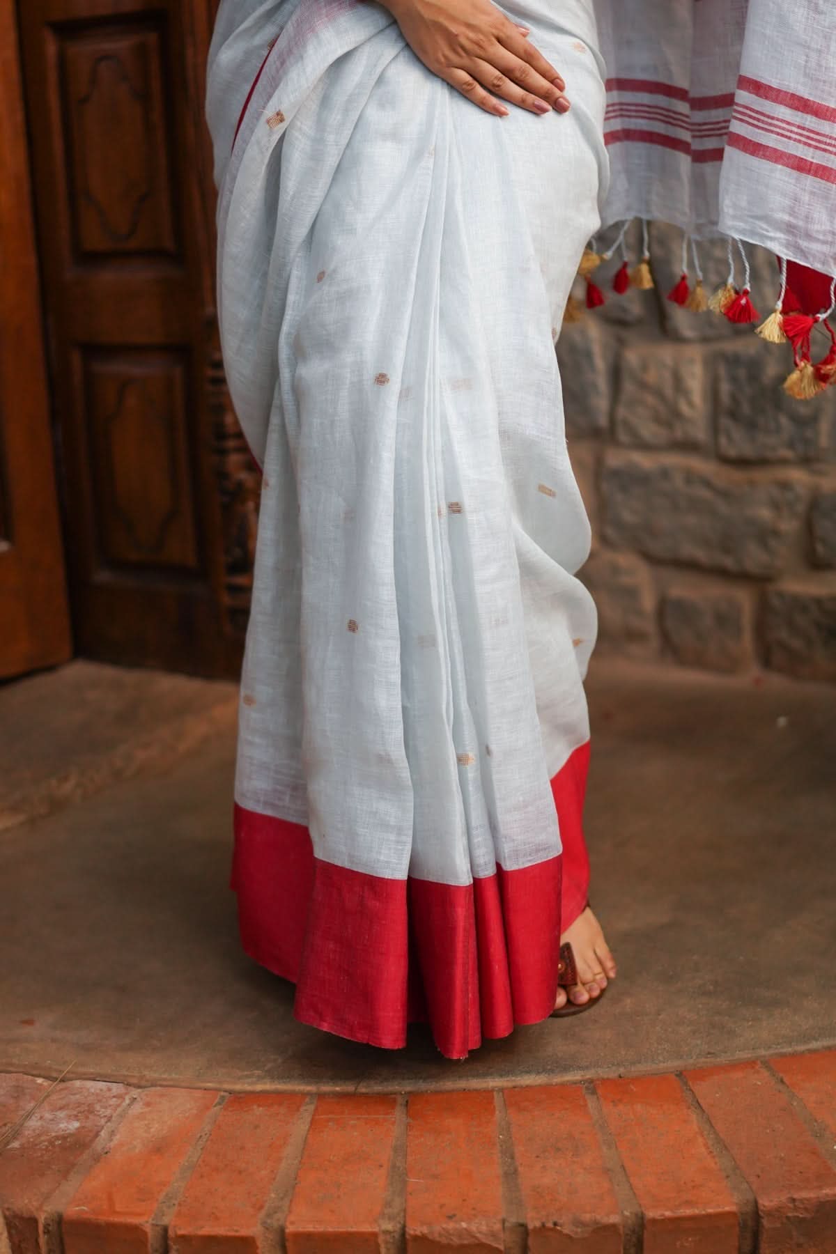Off White and Red Linen by Linen Saree with thread Buttas | Shobitam