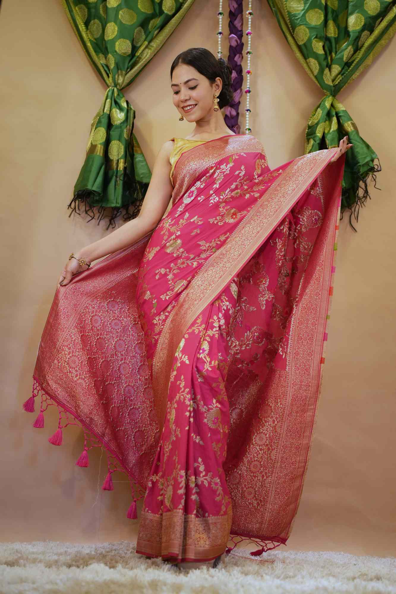 Banarasi With meenakari embroidery & Designer Bordered Ornate Pallu Wrap In One Minute Saree