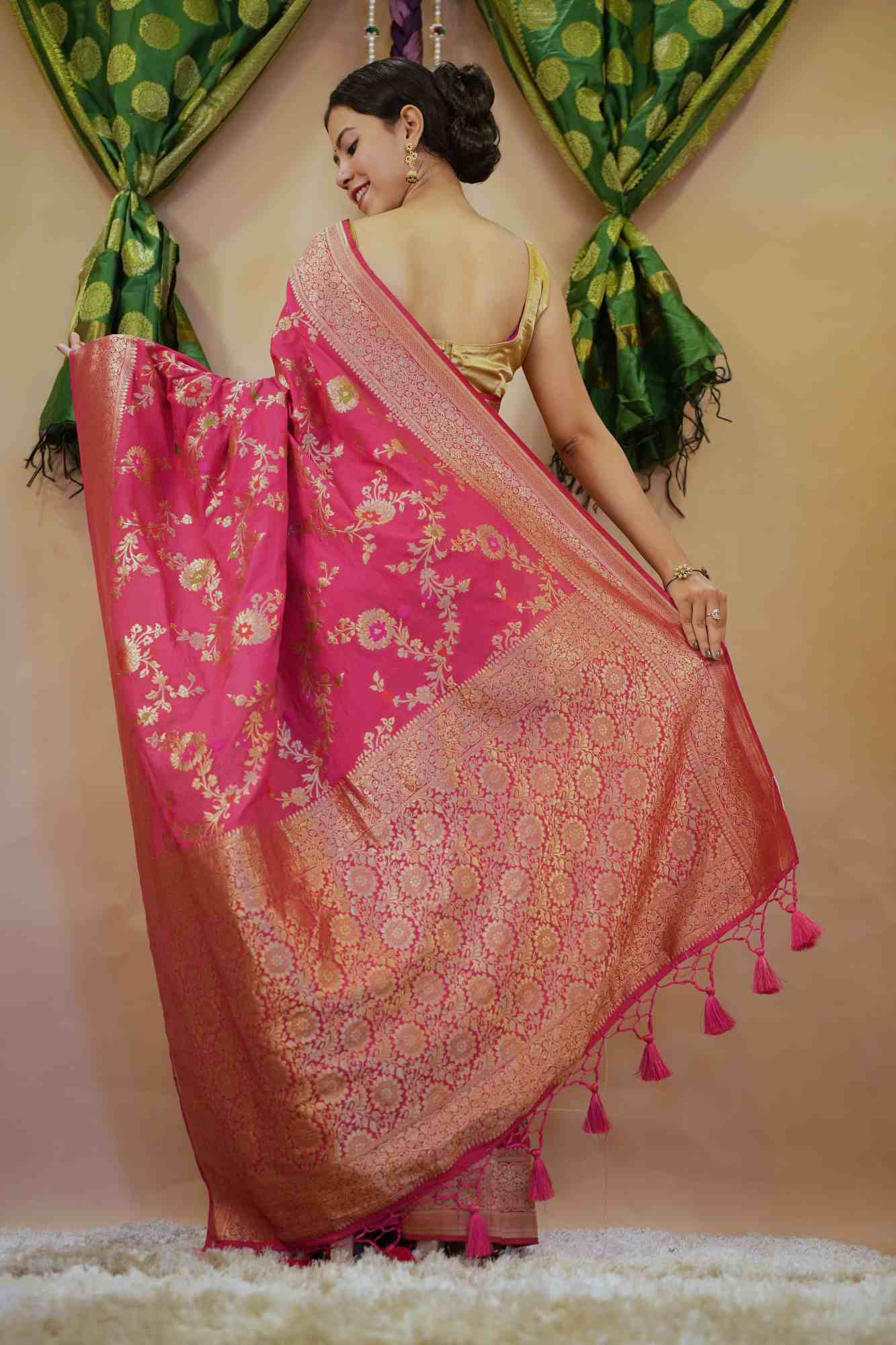 Banarasi With meenakari embroidery & Designer Bordered Ornate Pallu Wrap In One Minute Saree