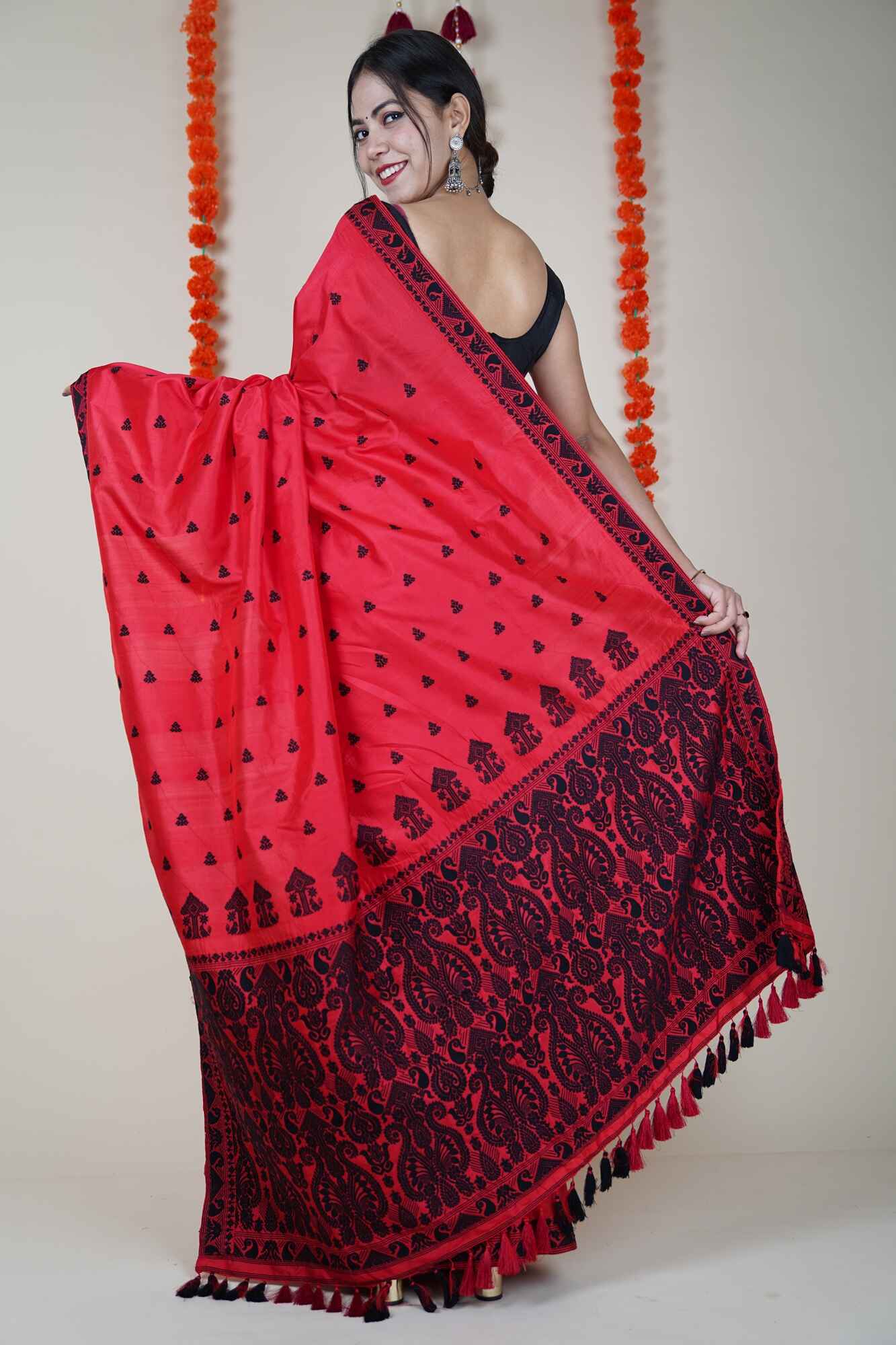 Sampa Das - Revivalist of the Golden Muga silk of Assam | Assam silk saree, Silk  sarees, Silk