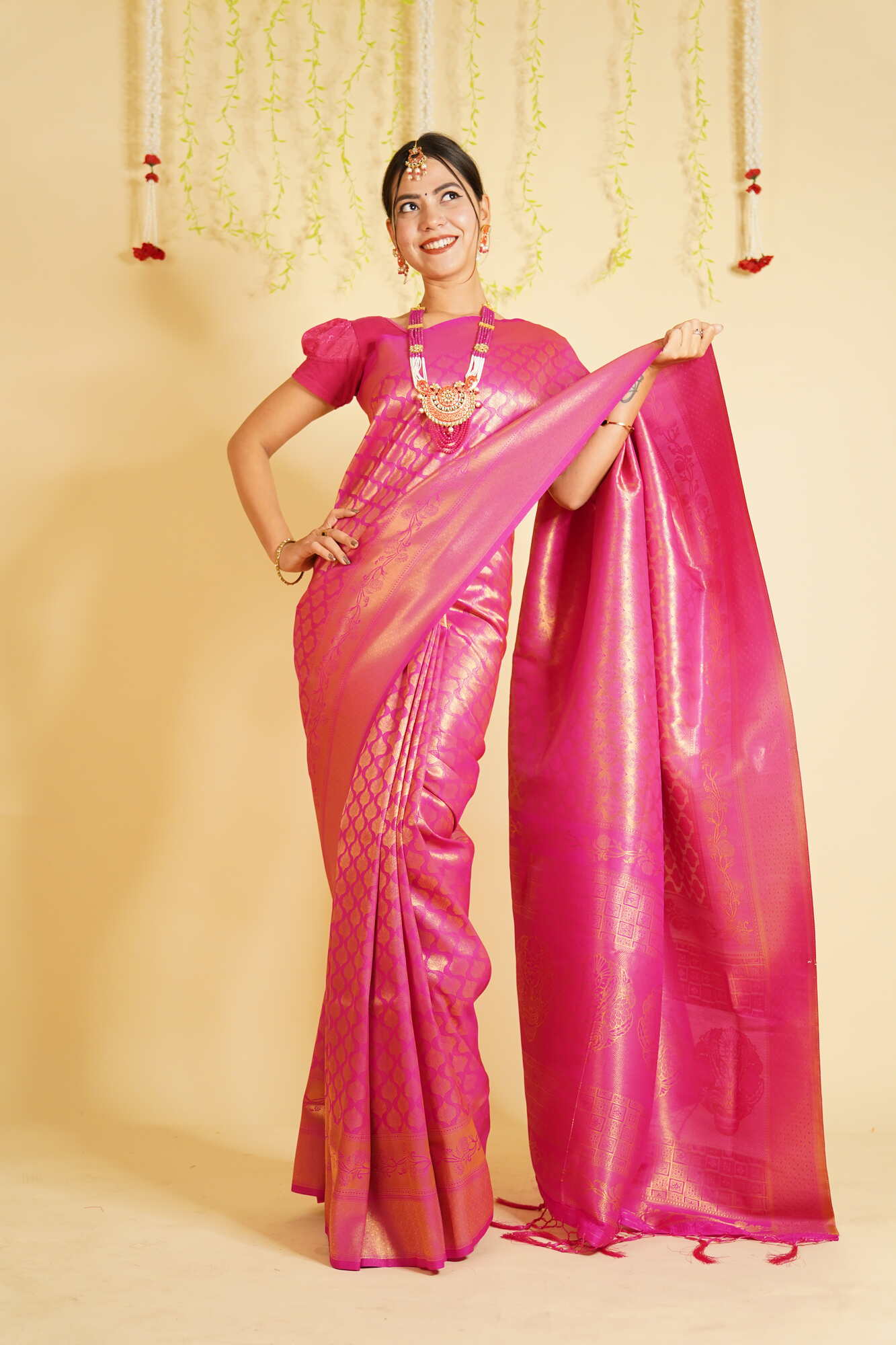 how to tie banarasi saree