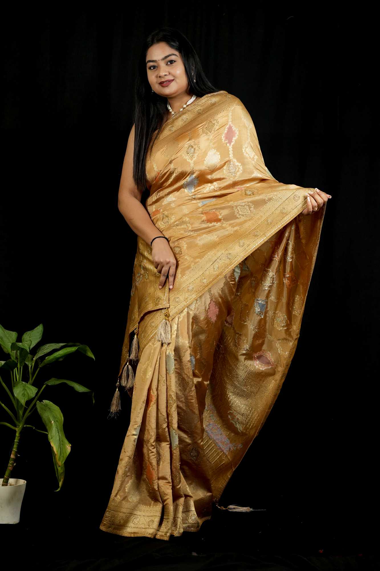 Kanjivaram Golden Zari Work Stone Embllished Pallu Wrap In One Minute saree