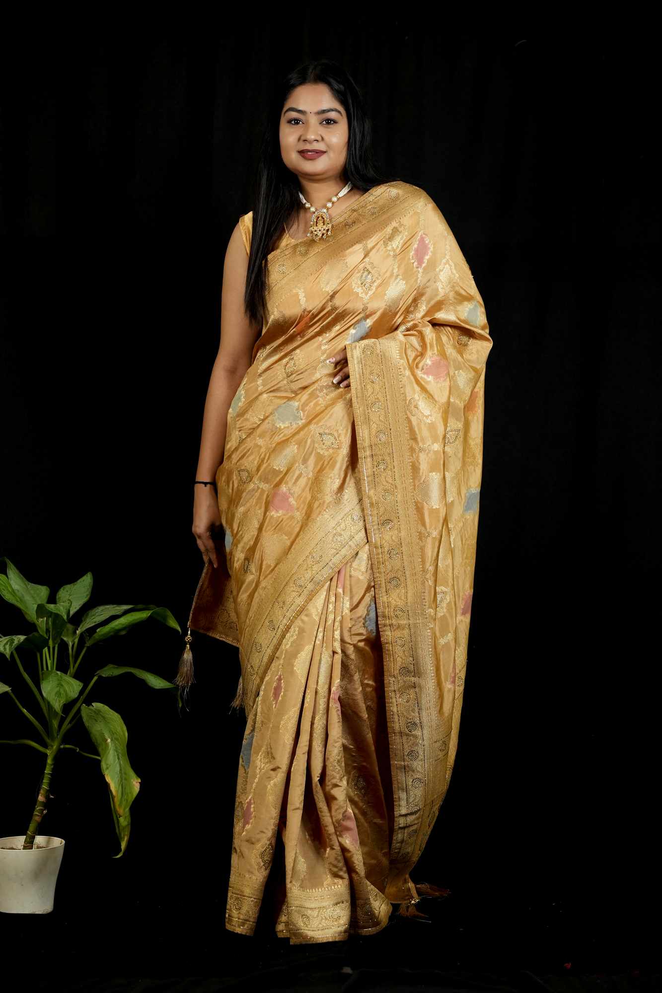 Kanjivaram Golden Zari Work Stone Embllished Pallu Wrap In One Minute saree