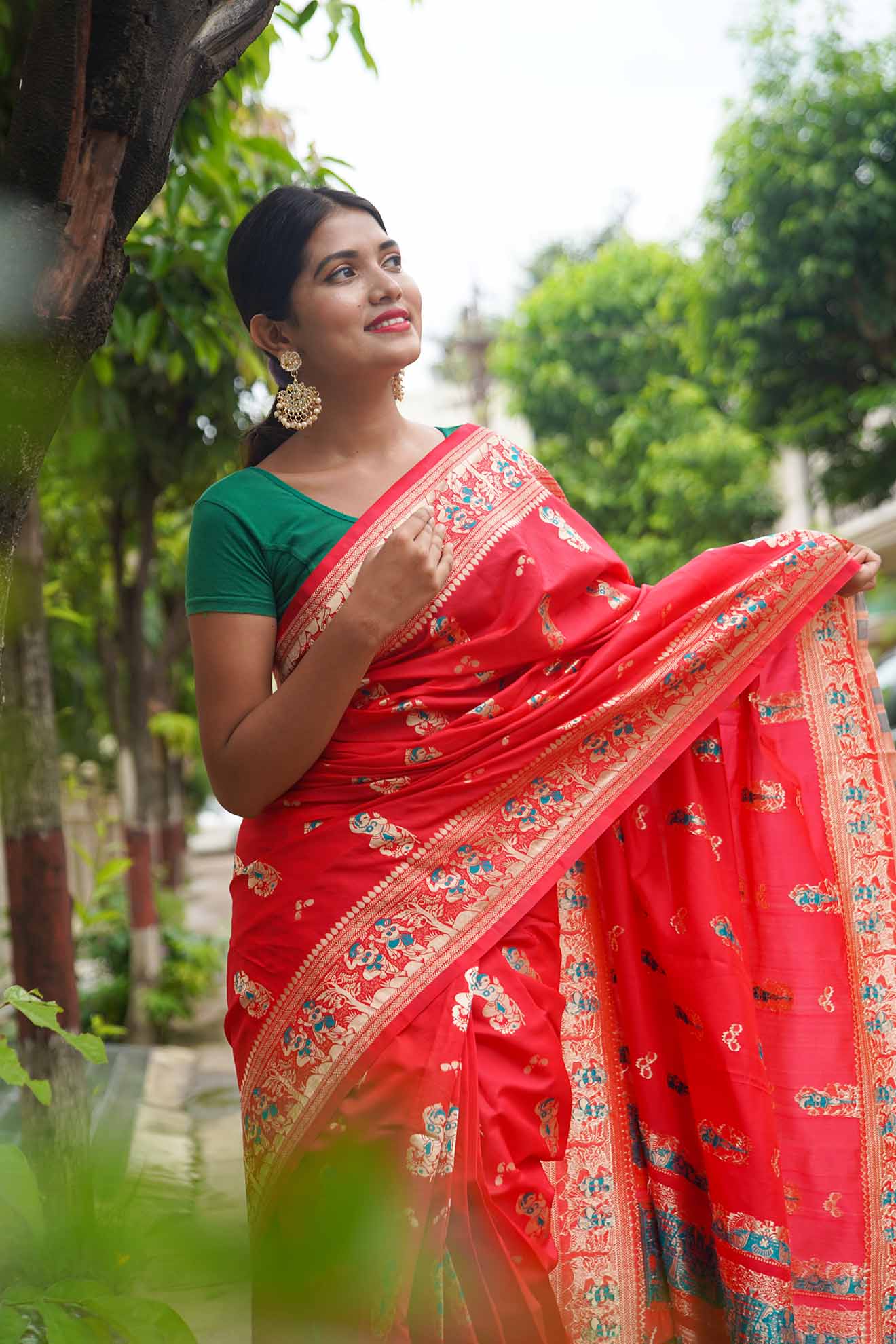 Handloom Indigo Baluchari Saree with small Floral Motifs and Elephant –  WeaverStory