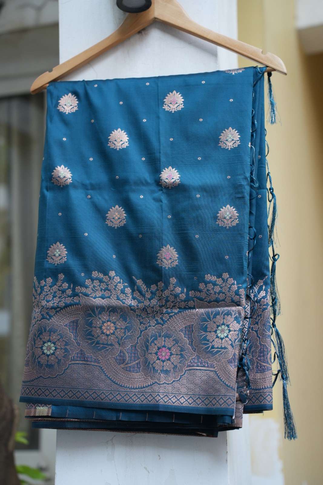 Turquoise Kanjeevaram with Floral Zari woven Details  Border And Overall Zari Butta work Wrap in 1 minute saree