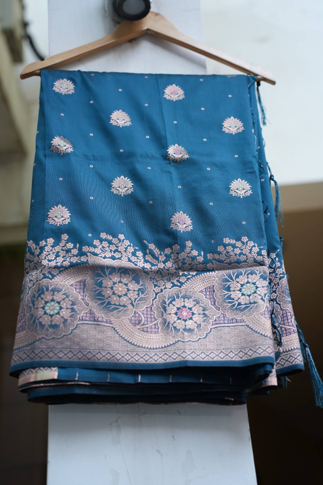 Turquoise Kanjeevaram with Floral Zari woven Details  Border And Overall Zari Butta work Wrap in 1 minute saree