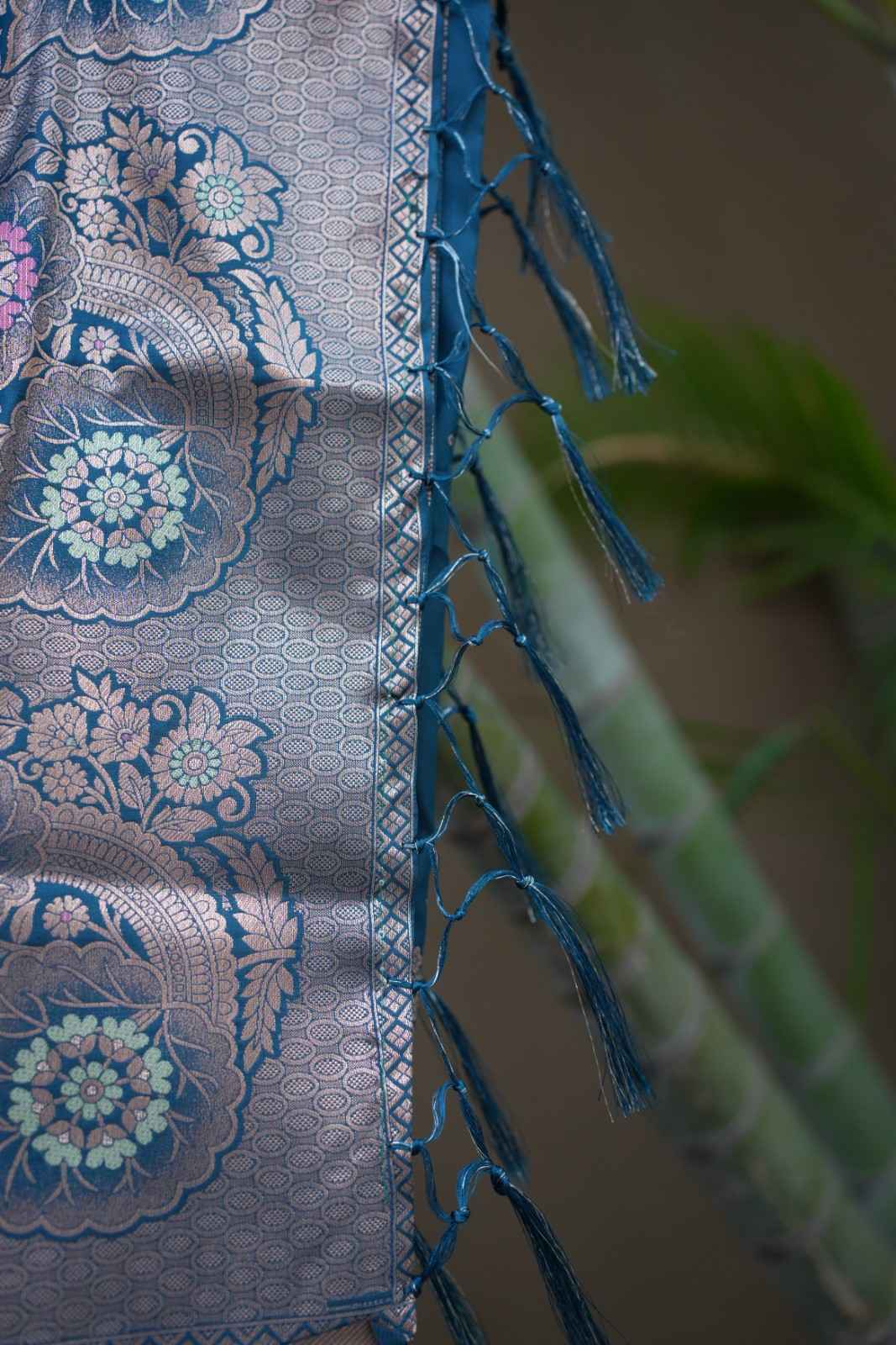 Turquoise Kanjeevaram with Floral Zari woven Details  Border And Overall Zari Butta work Wrap in 1 minute saree