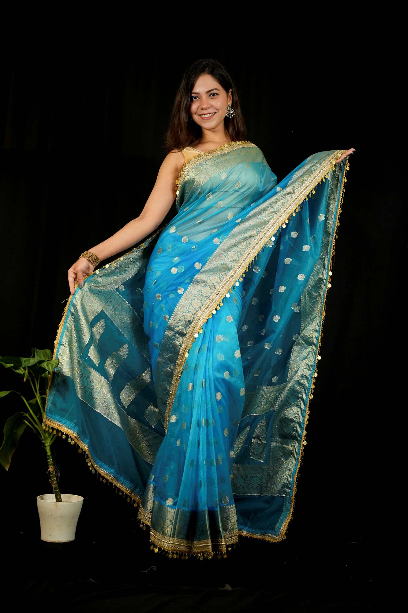 Maharani Tissue Silk With Golden Zari Border And Beautiful Tikki Lace Wrap In 1 Minutes Saree