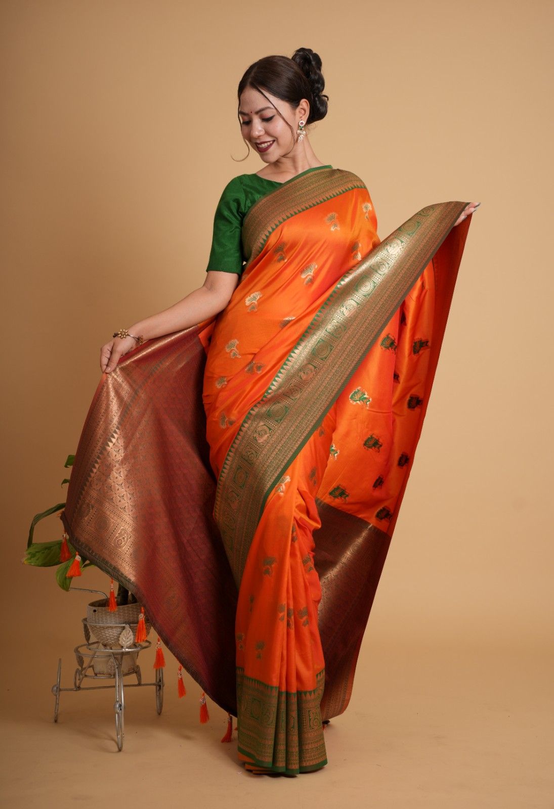 Paithani ornate border with woven pallu & Overall Zari butis Wrap in 1 minute saree