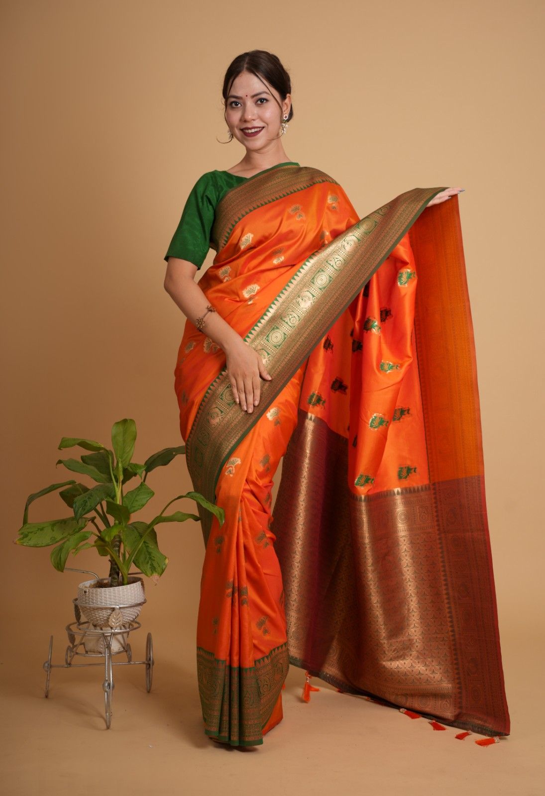 Paithani ornate border with woven pallu & Overall Zari butis Wrap in 1 minute saree