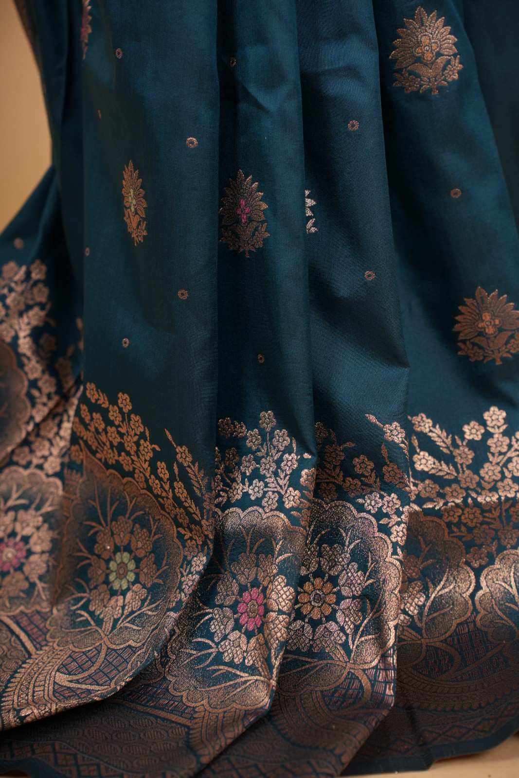 Turquoise Kanjeevaram with Floral Zari woven Details  Border And Overall Zari Butta work Wrap in 1 minute saree