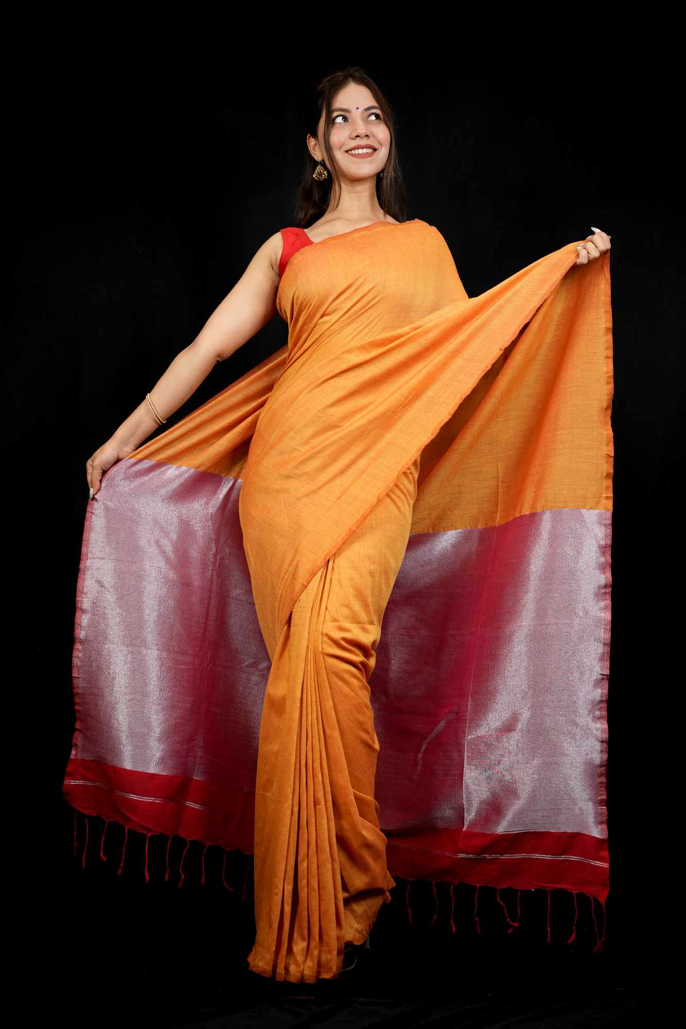 Mustard & Silver Shimmer Pallu Prestitched Saree – Lightweight, Elegant & Always Flattering