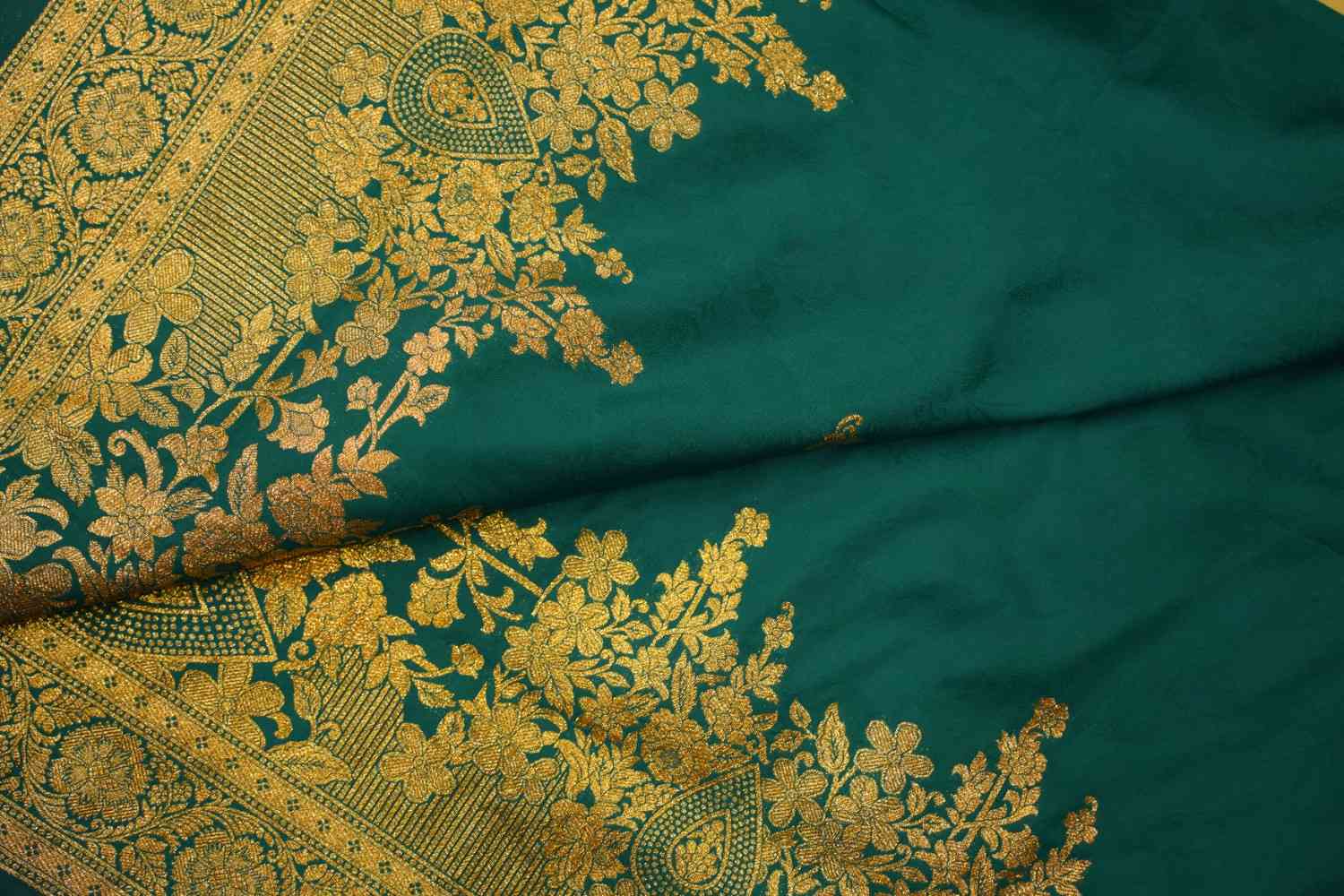 Exquisite Kanjivaram With Traditional Silver Motif  Border & Tassel on pallu Wrap in 1 minute saree