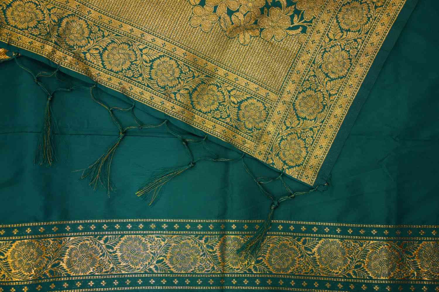 Exquisite Kanjivaram With Traditional Silver Motif  Border & Tassel on pallu Wrap in 1 minute saree