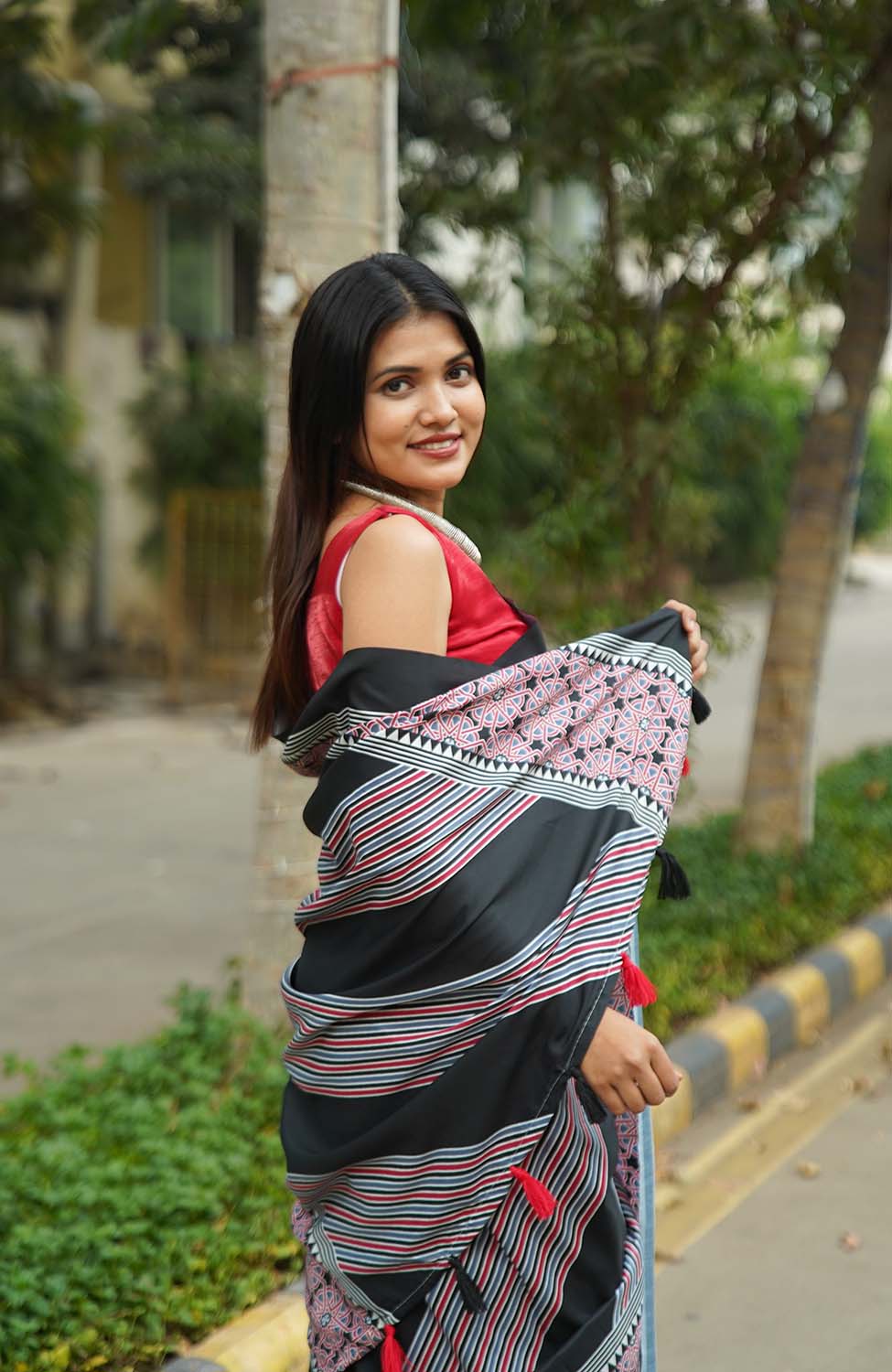 Comfortable Red & Black Soft silky Printed All Over Wrap in 1 minute saree