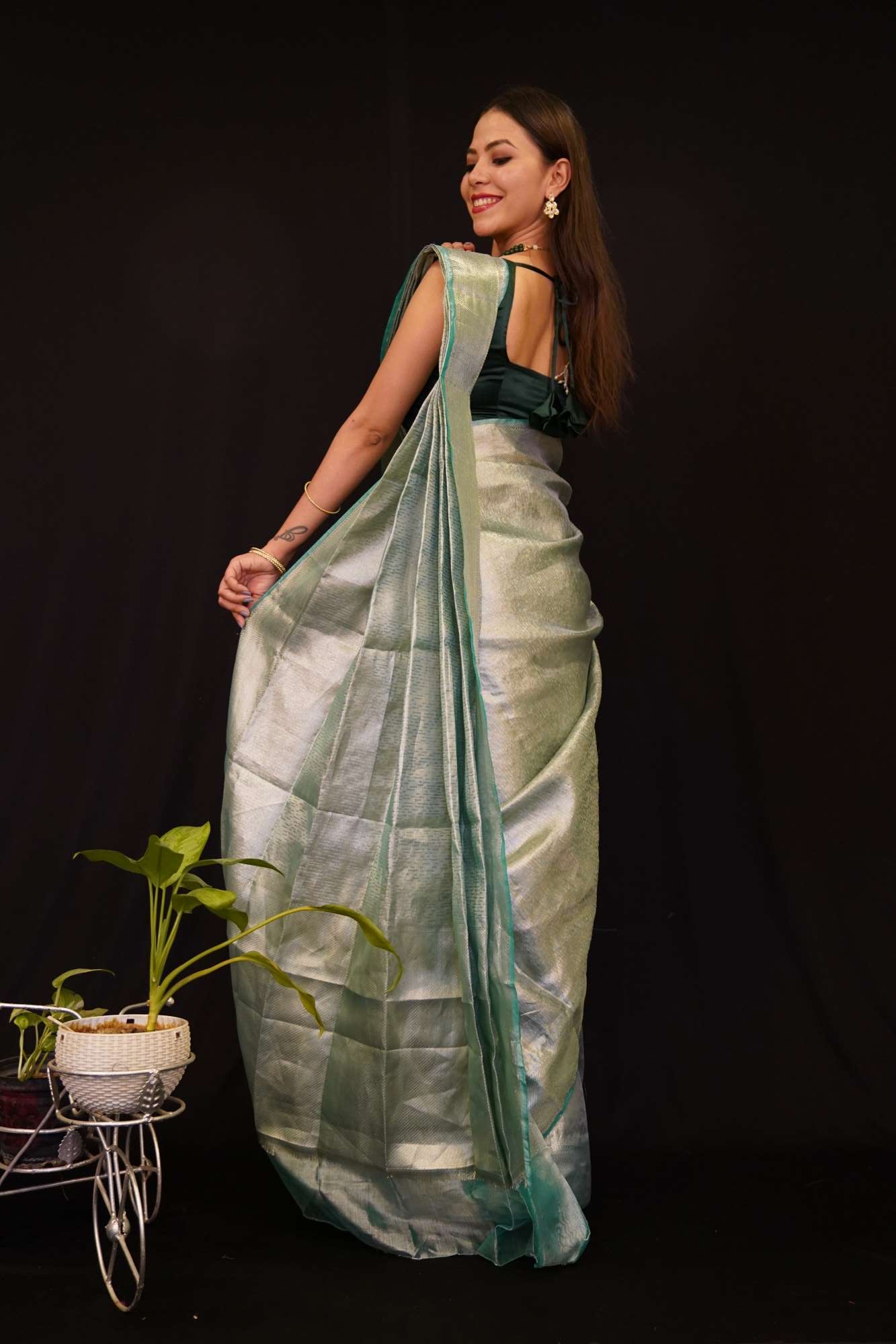 Zip & Go Saree : Nayanthara-Inspired Silk Saree with Dual-Side Zari Border