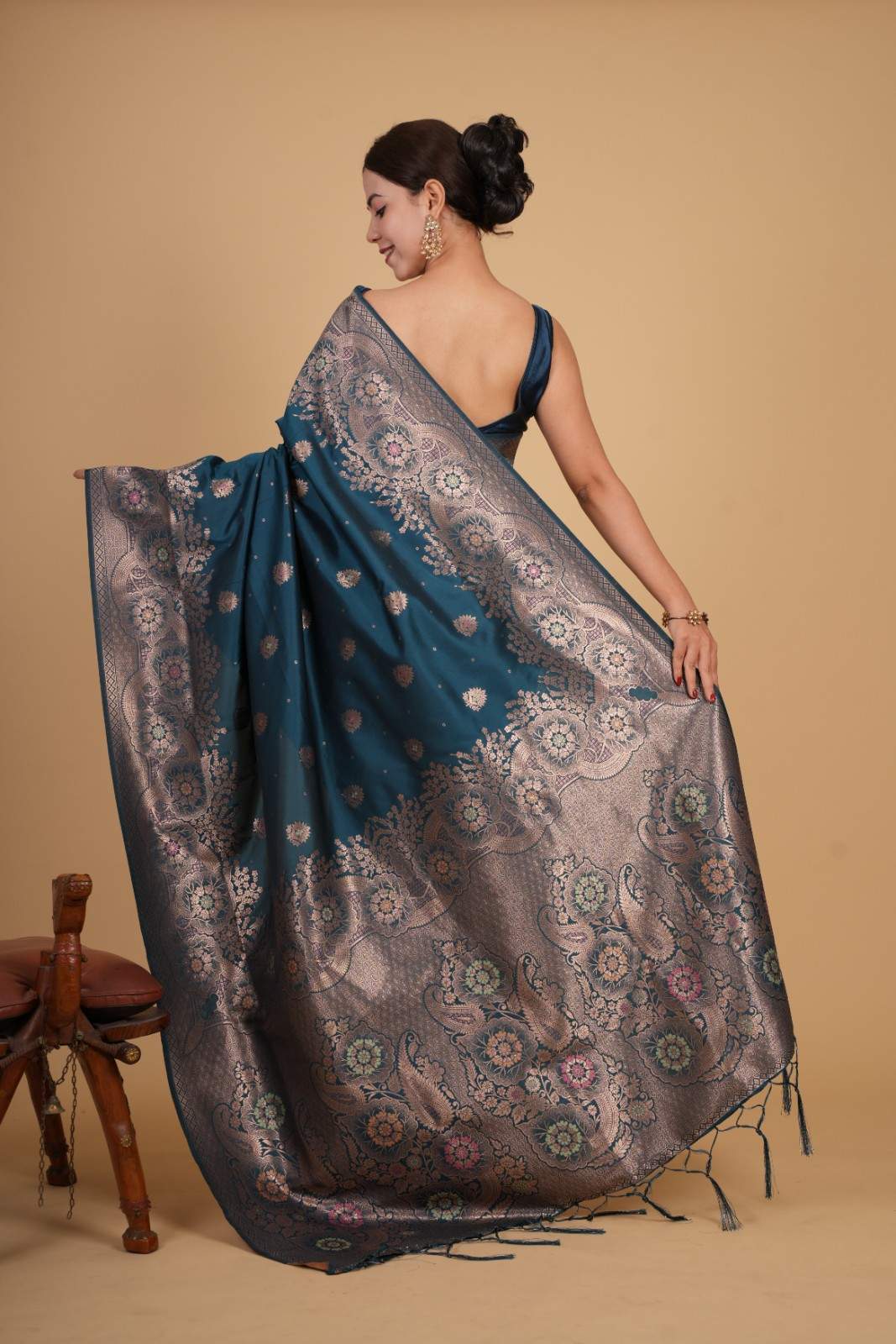 Turquoise Kanjeevaram with Floral Zari woven Details  Border And Overall Zari Butta work Wrap in 1 minute saree