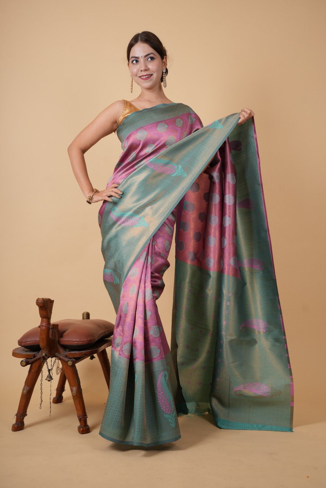 Lilac Kanchipuram With Contrast Border Zari Motif Overall & Paisely Woven Bordered Ready To Wear Saree