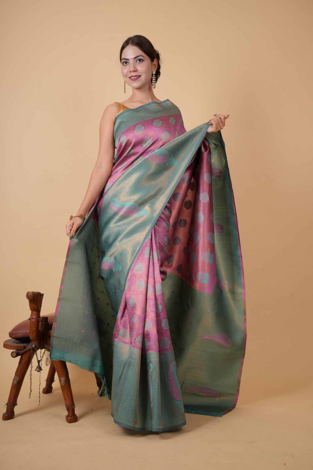 Lilac Kanchipuram With Contrast Border Zari Motif Overall & Paisely Woven Bordered Ready To Wear Saree