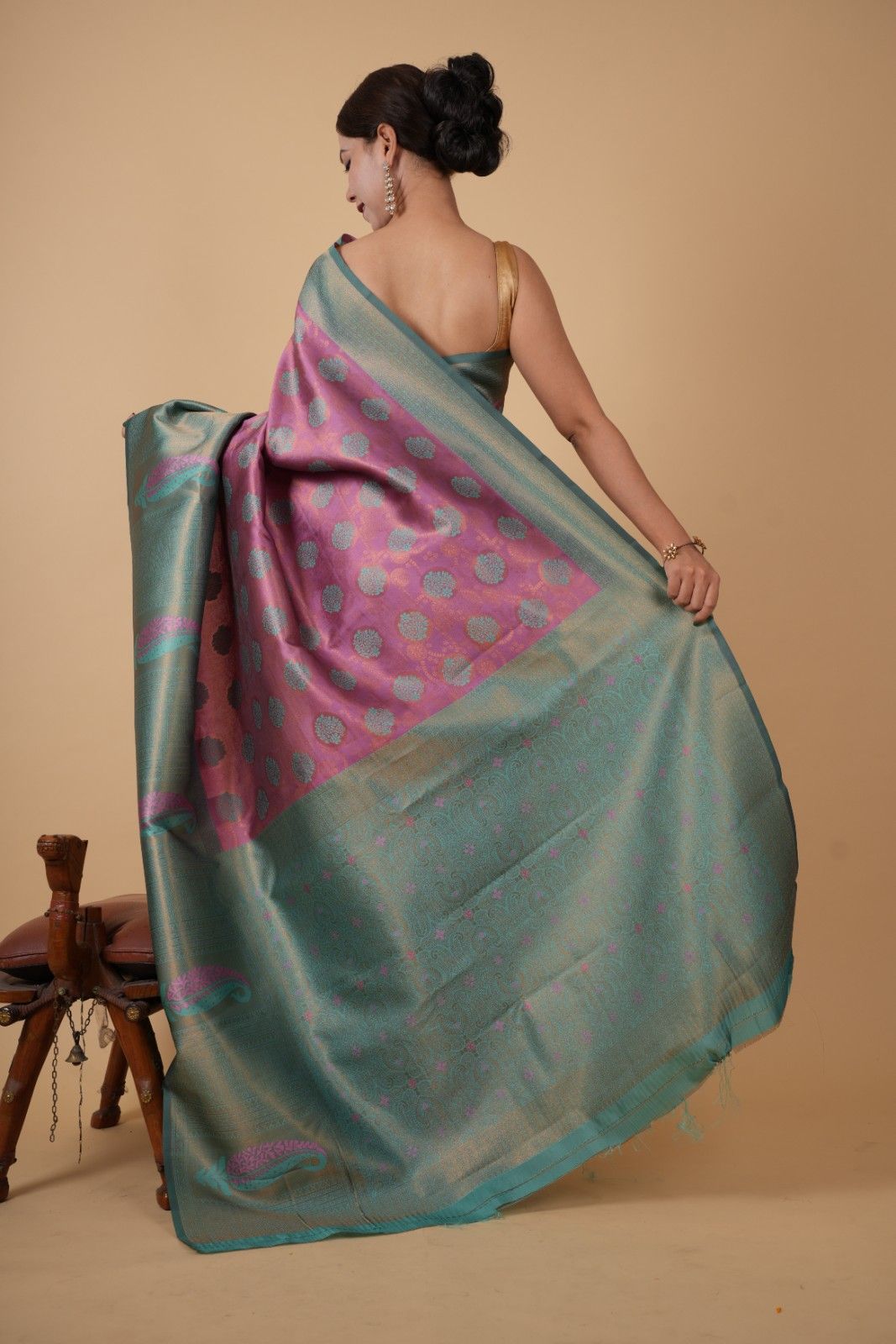 Lilac Kanchipuram With Contrast Border Zari Motif Overall & Paisely Woven Bordered Ready To Wear Saree