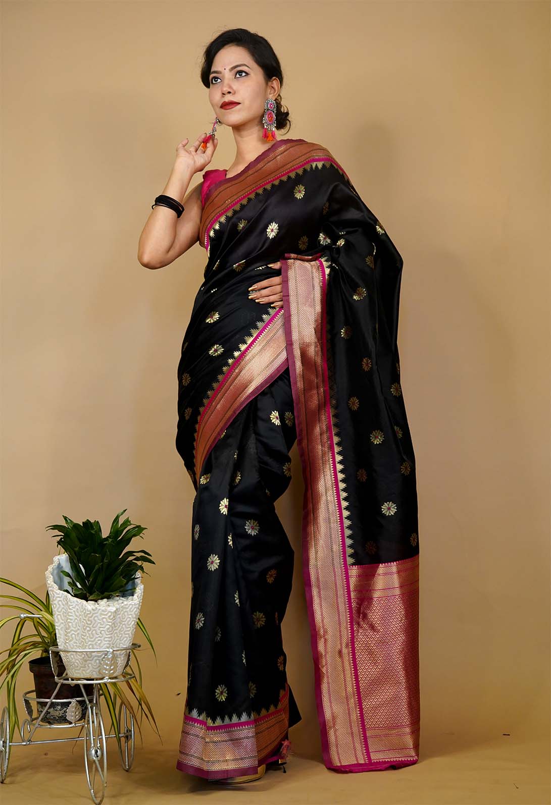 Readymade sarees Kanjeevaram Black Woven With Contrast Border And Tassel on pallu Wrap IN One Minute Saree