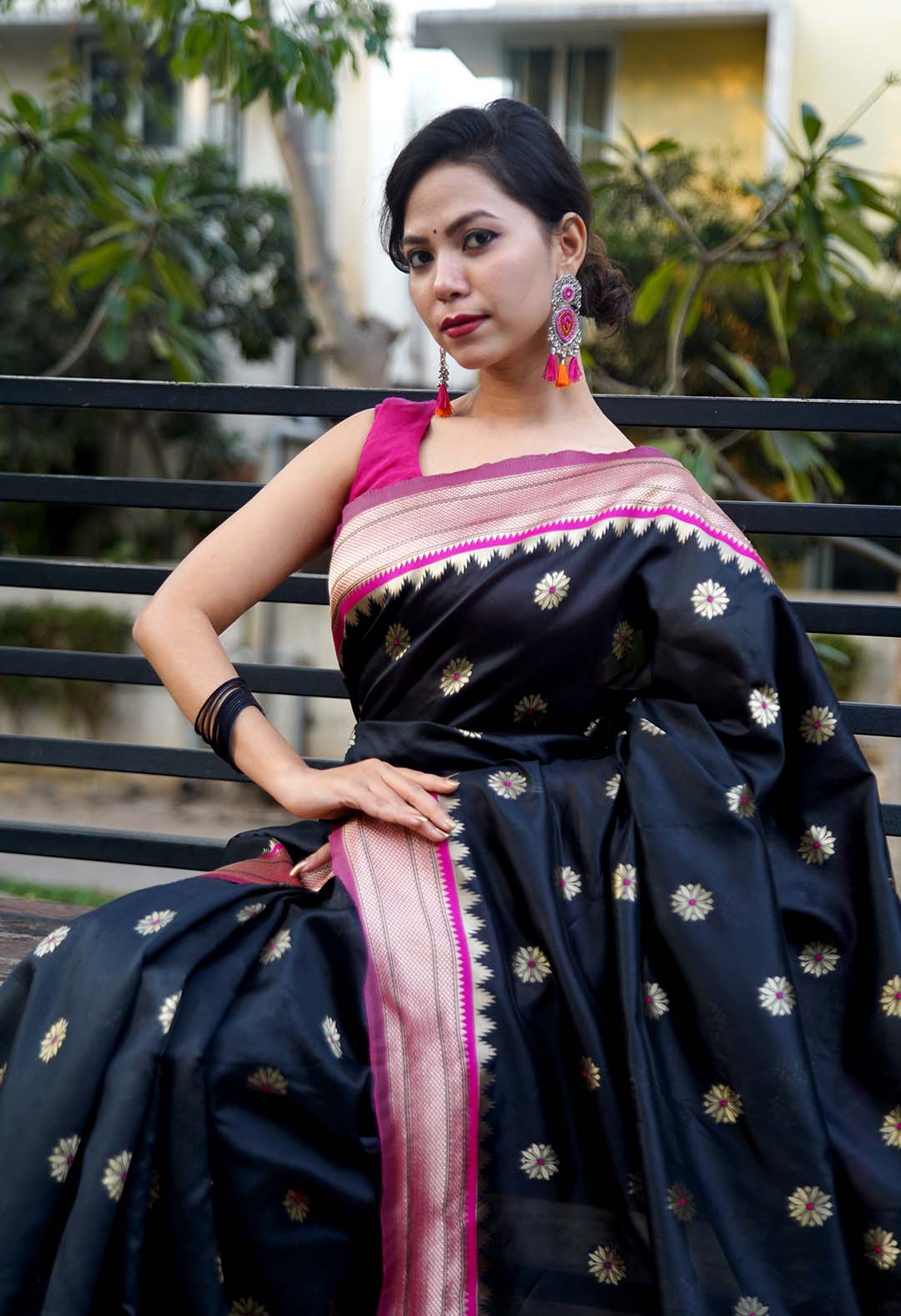 Readymade sarees Kanjeevaram Black Woven With Contrast Border And Tassel on pallu Wrap IN One Minute Saree