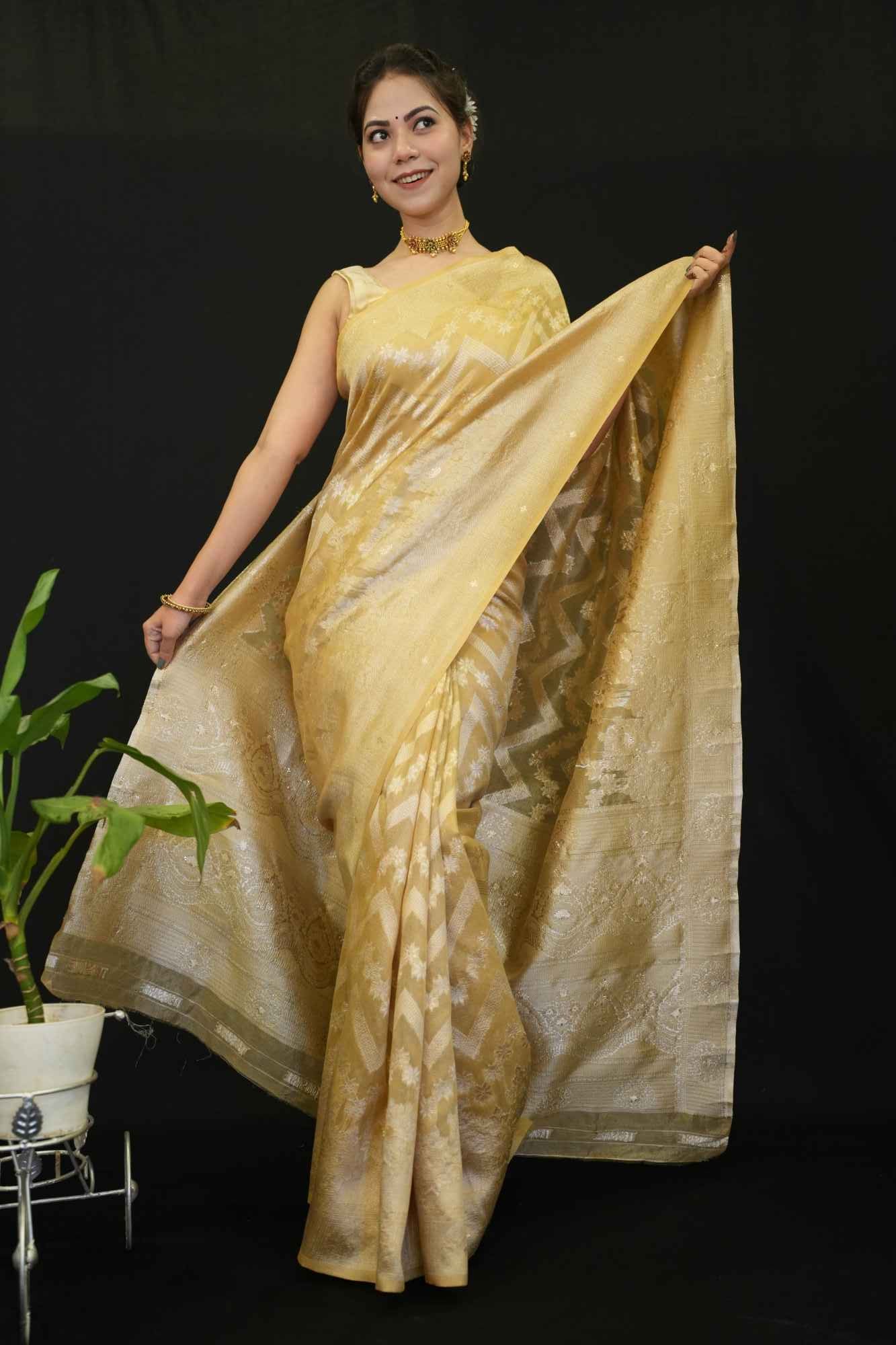 Alluring  Zig Zag Jaal Woven Over All With Floral Detailed Border & Palla Wrap in 1 minute Saree