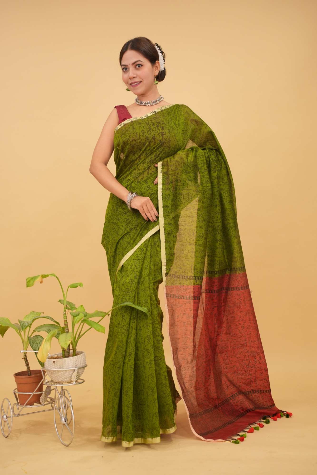 Green With Red Contrast palla Bastar Art Printed Overall Taseels On Palla Pre Drape Saree