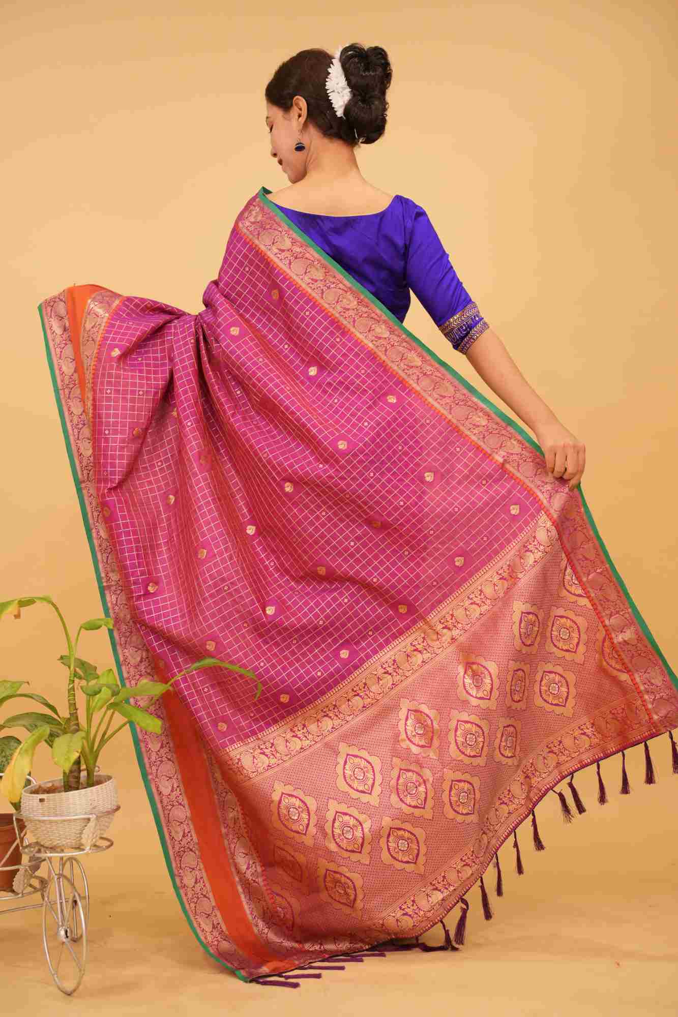 Ready To Wear Kanchipuram Checks Woven Zari Stripe Saree With Broad Contrast Border & Ornate Pallu